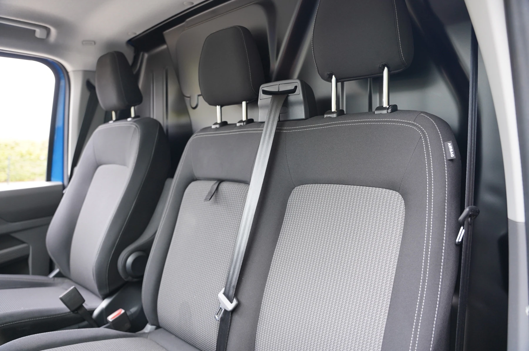 Volkswagen-Transporter-image-28