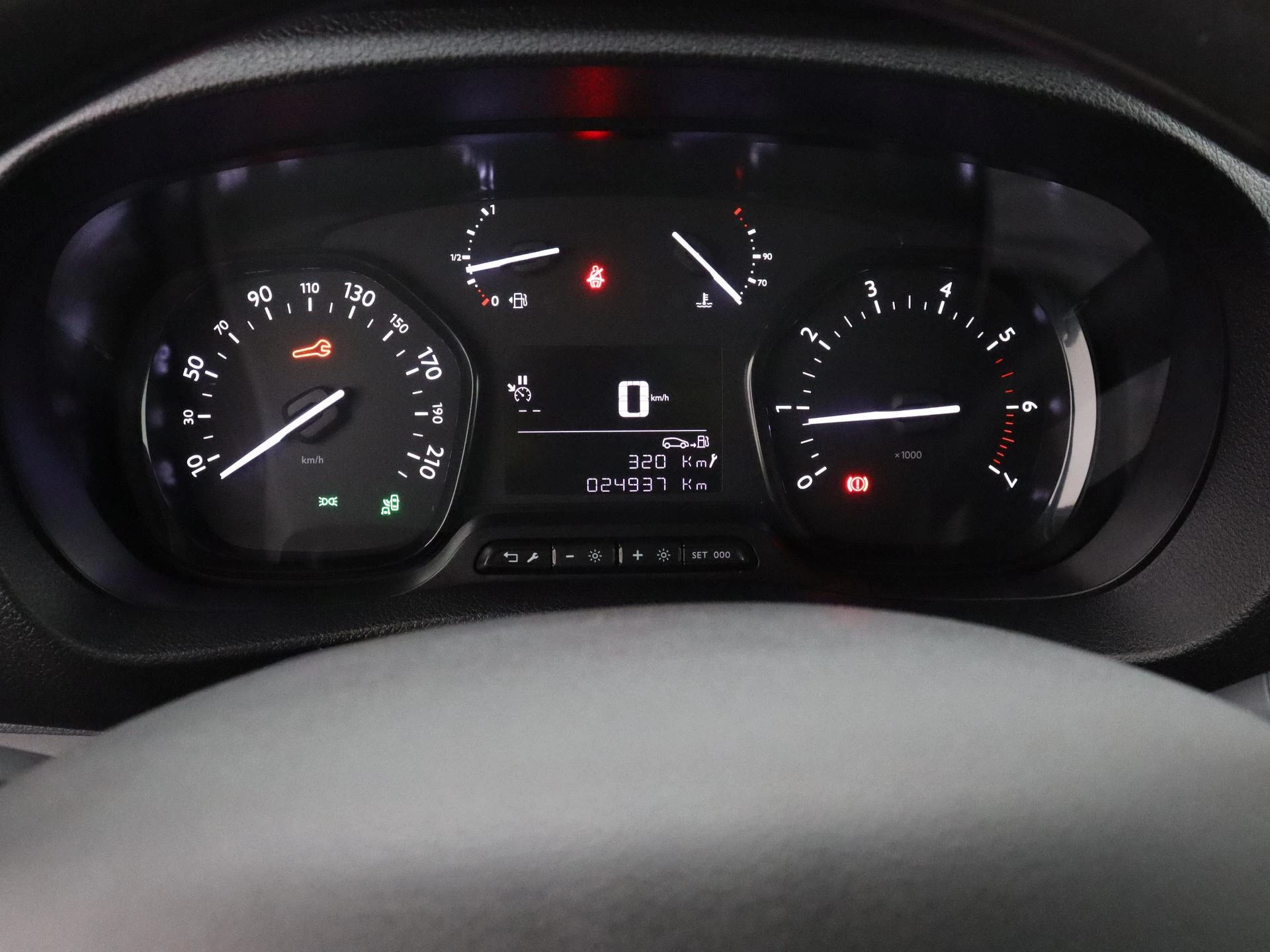 Opel-Vivaro-image-18