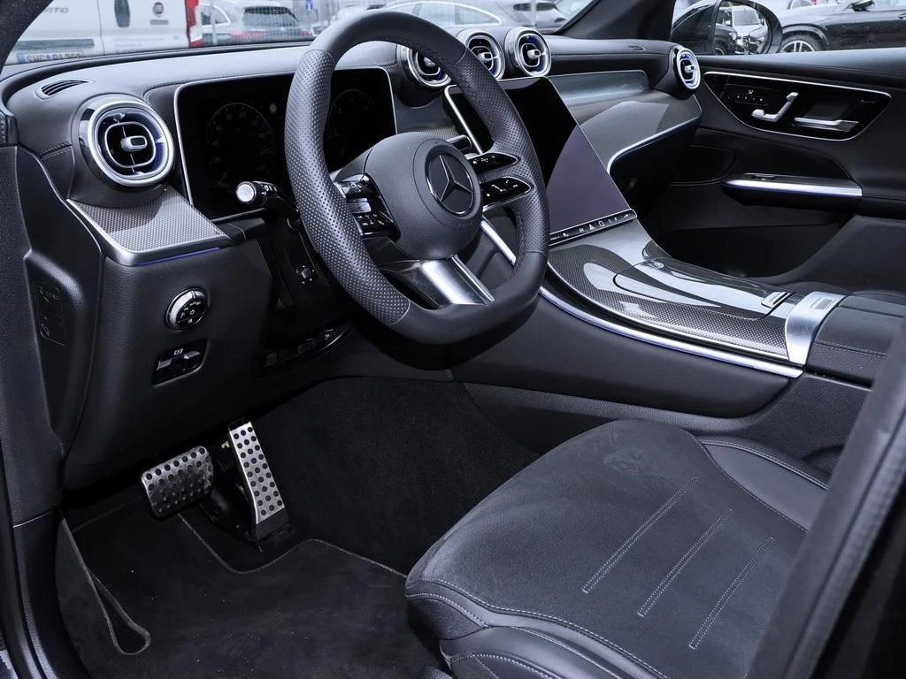 Mercedes-Benz-GLC 300 d-image-8