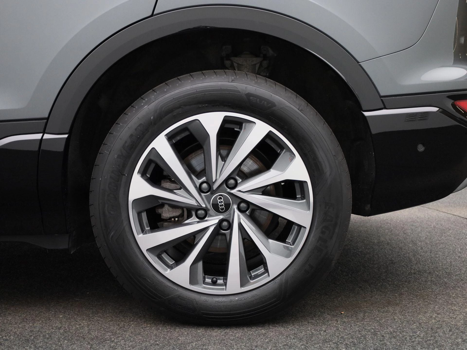 Audi-Q6 e-tron-image-12