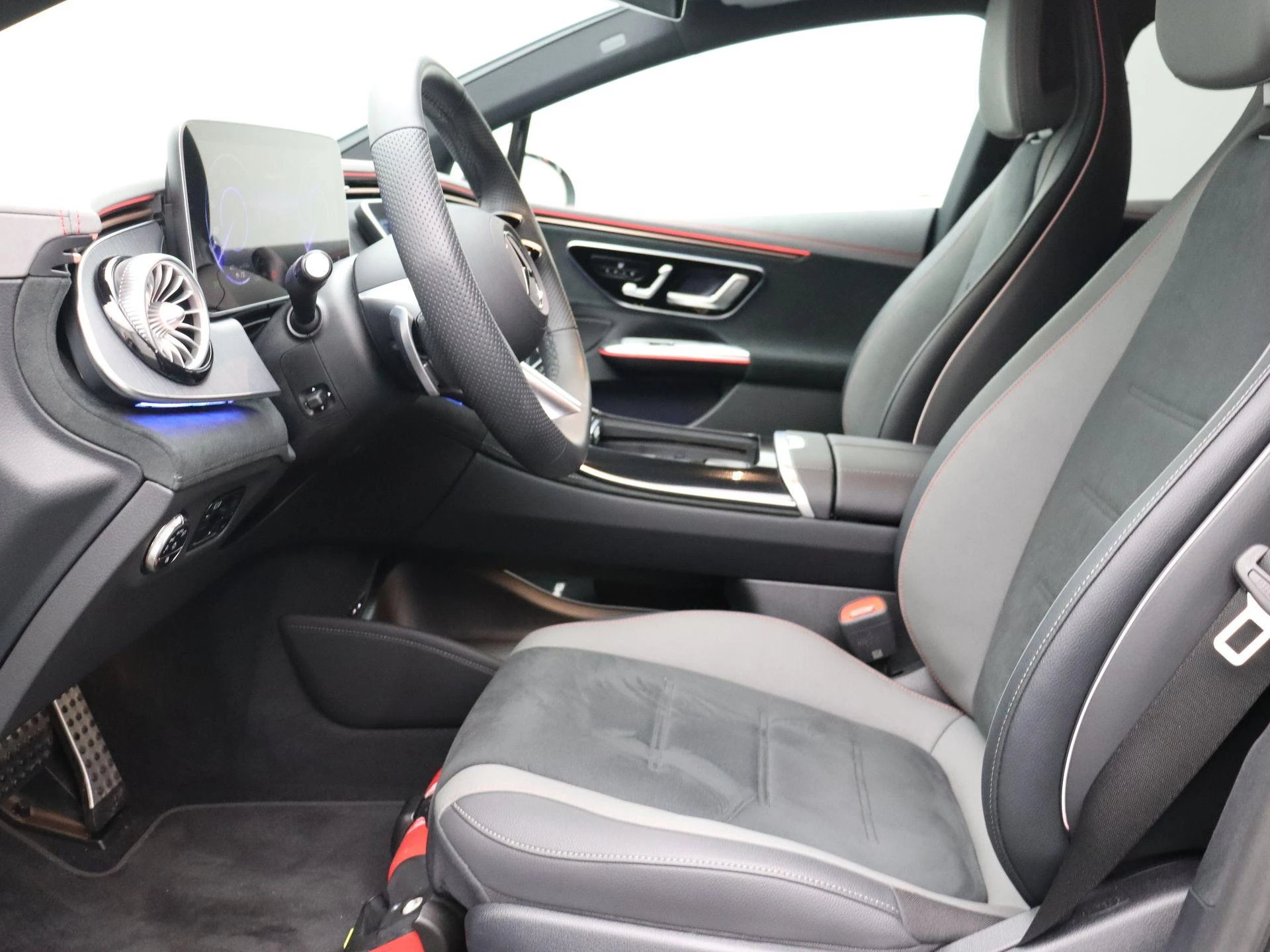 Mercedes-Benz-EQE-image-8
