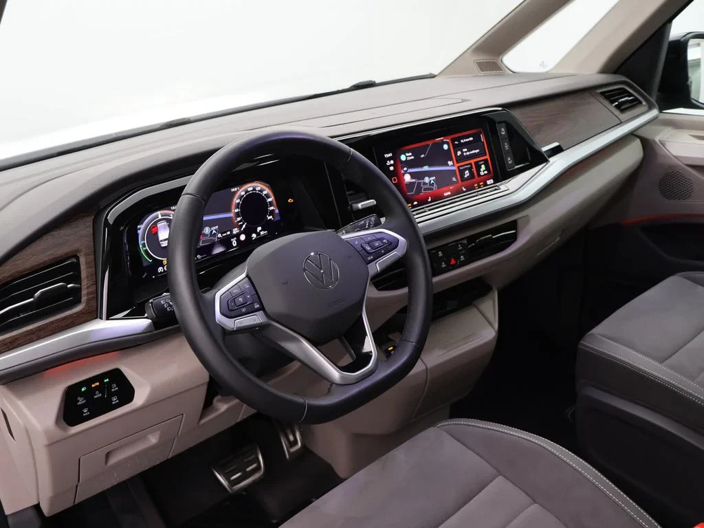 Volkswagen-Multivan-image-19
