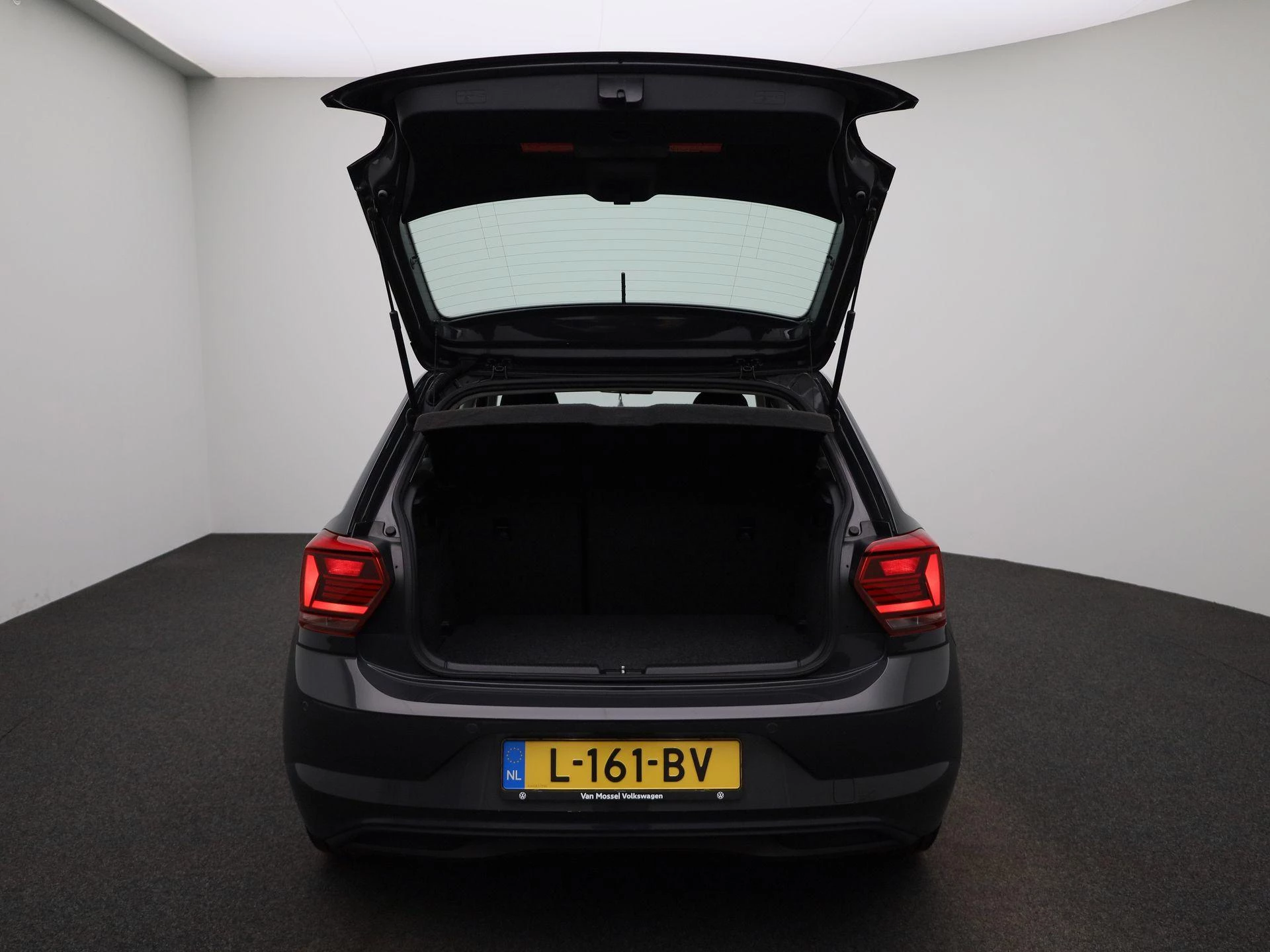 Volkswagen-Polo-image-10
