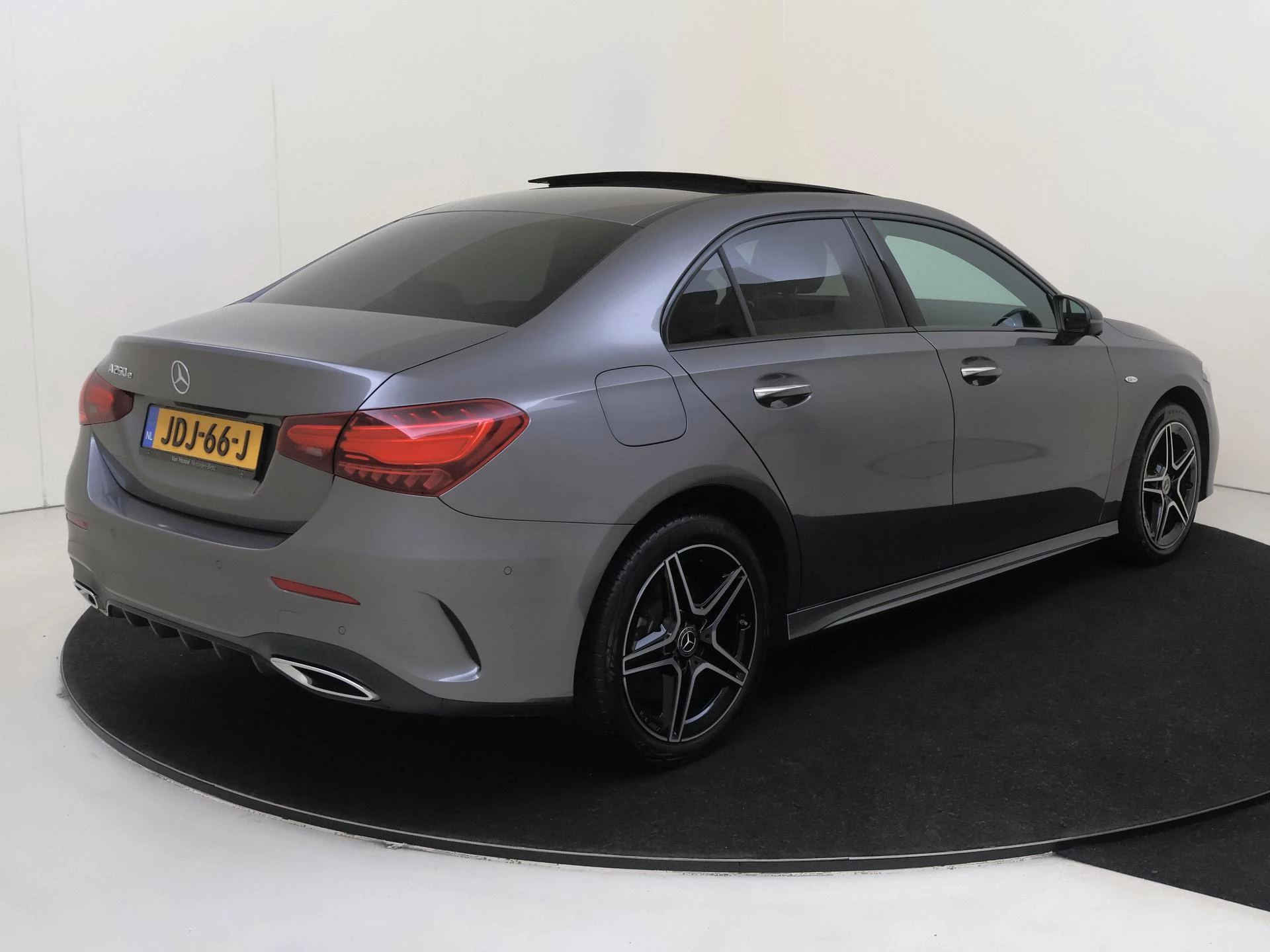 Mercedes-Benz A-Klasse 250 e Business Solution AMG