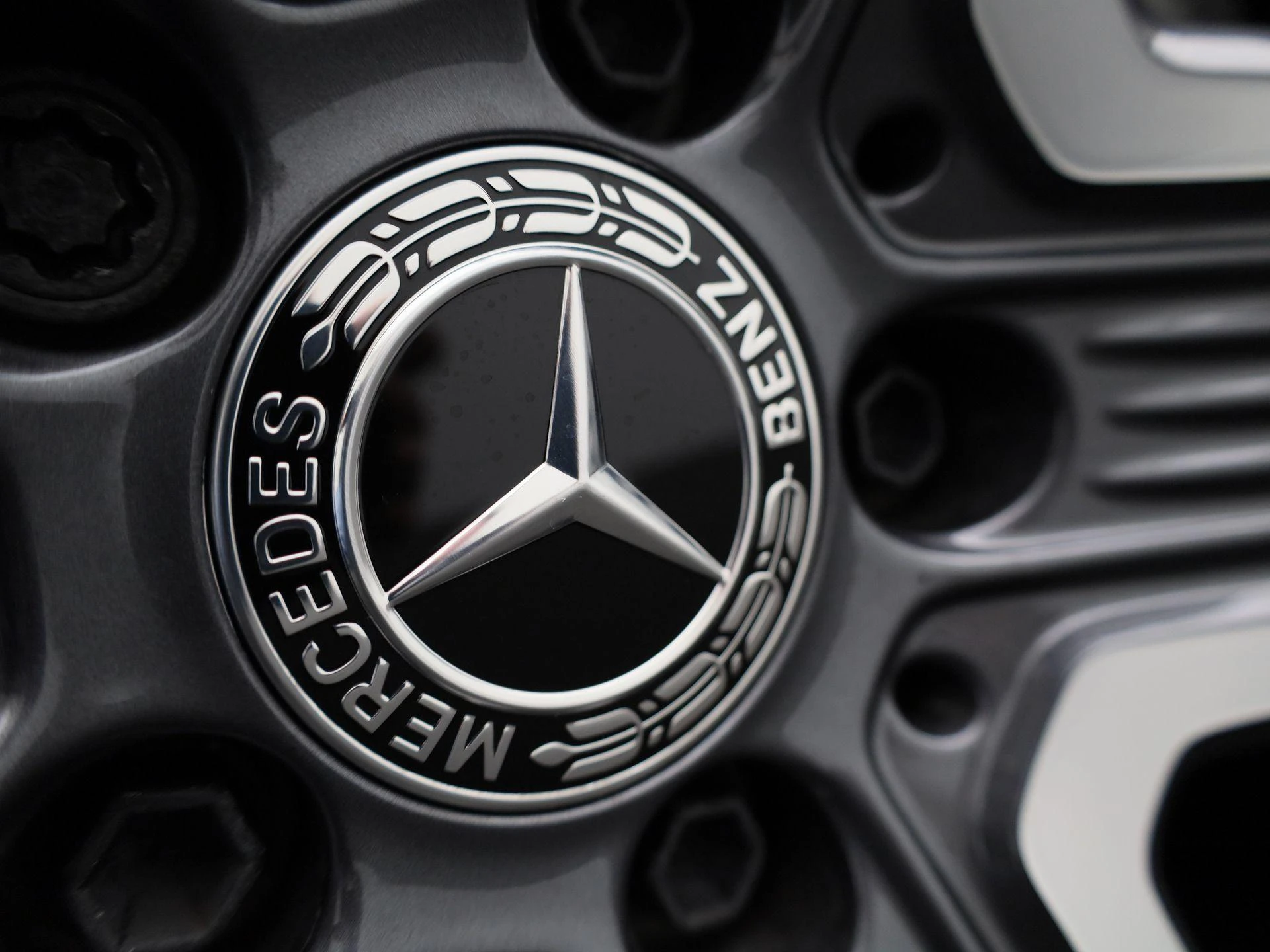 Mercedes-Benz-GLC-image-16