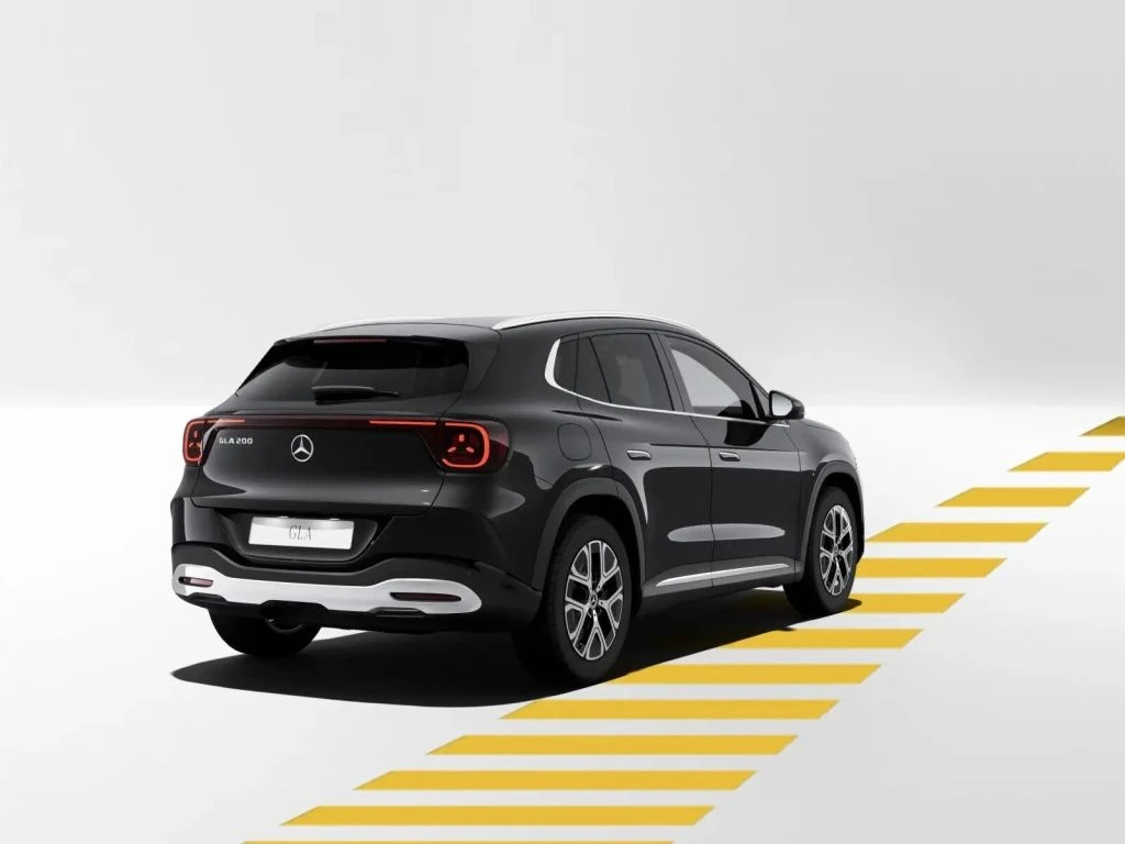Mercedes-Benz-GLA 200-image-5