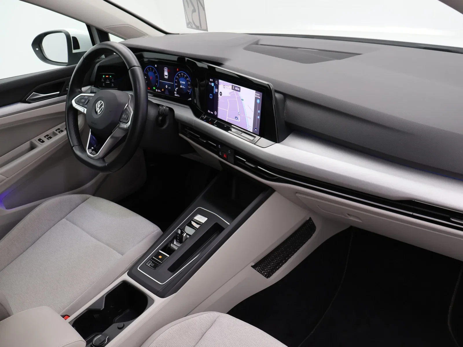 Volkswagen Golf VIII SW Golf 1.0eTSI Life 110PK *AUTOMAAT*LANE-ASSIST*ACC*PDC*APP-CONNECT*...*