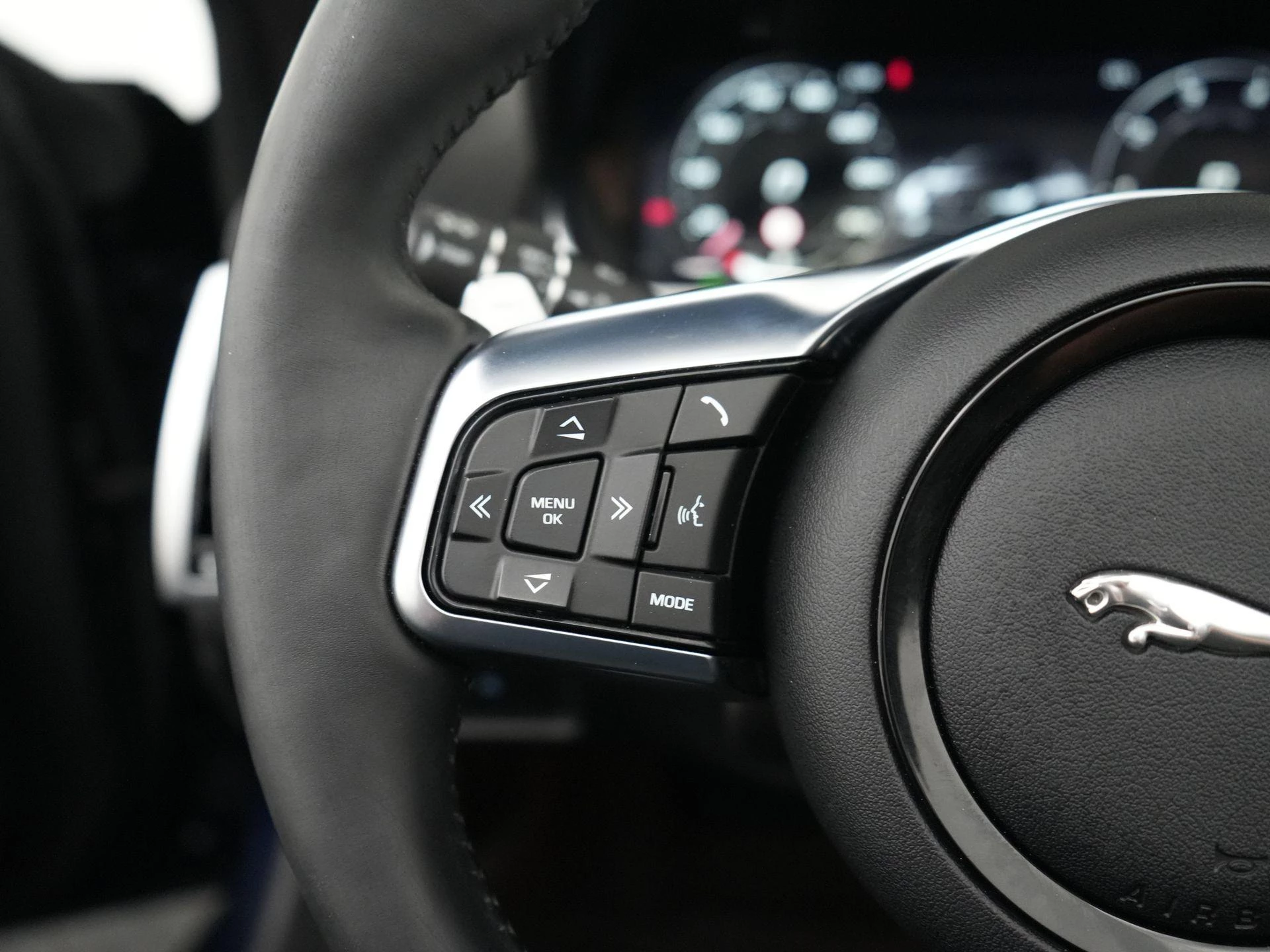 Jaguar F-TYPE P300 RWD First Edition