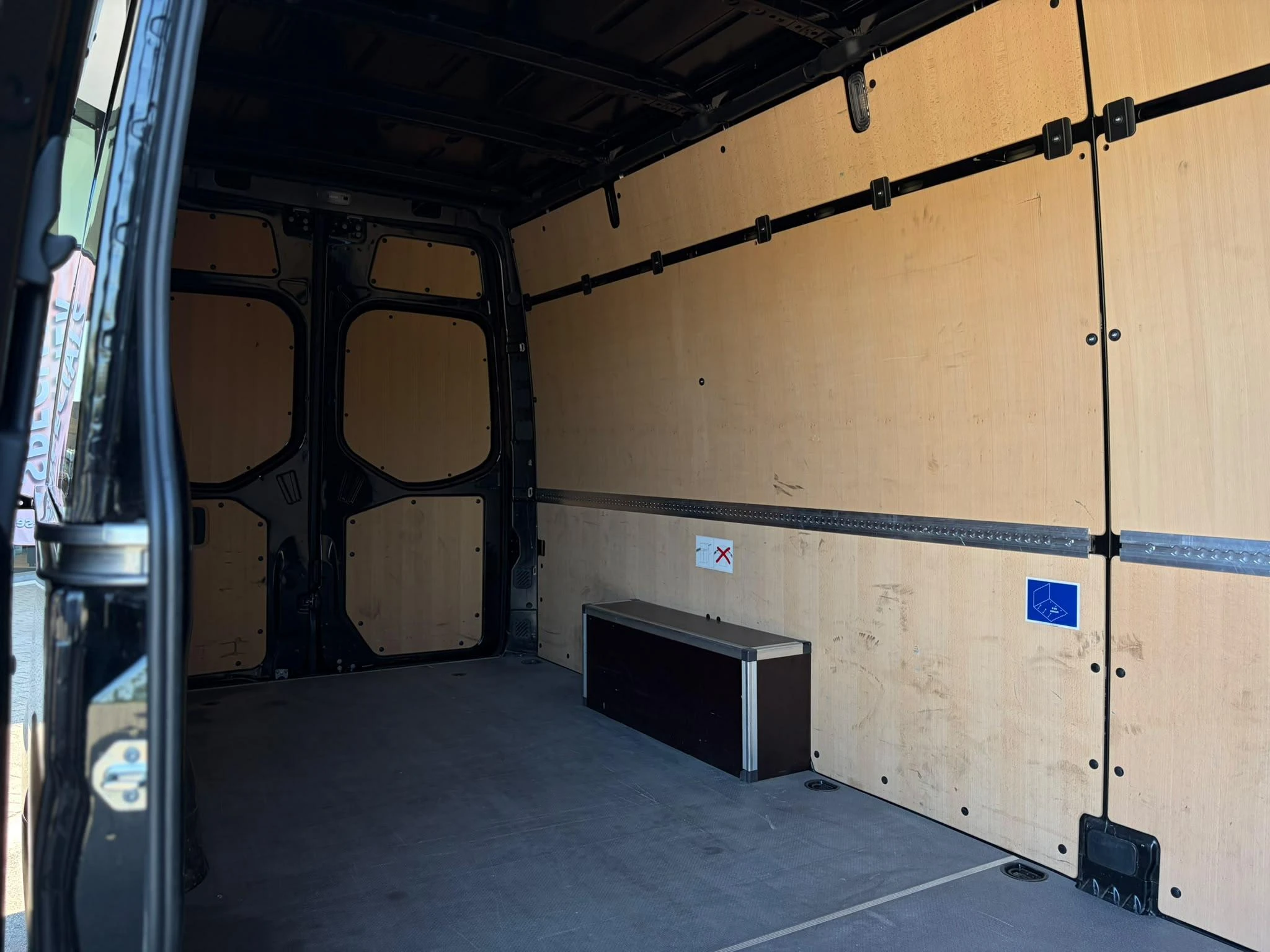 Mercedes-Benz-Sprinter-image-24