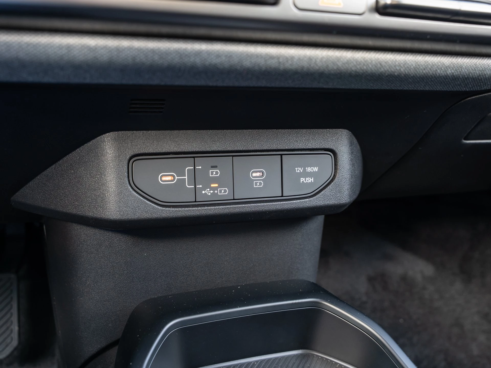 Kia EV4 Hatchback Earth 81.0 kWh ACC NAVI LED SHZ LEDER 360GRAD *SALE*