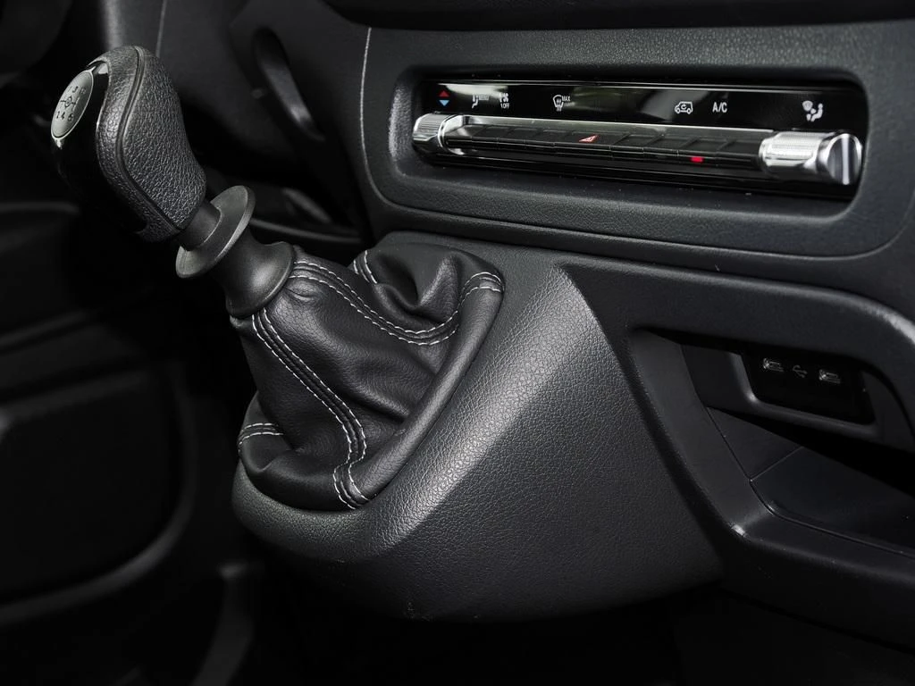 Mercedes-Benz-Vito 116-image-11