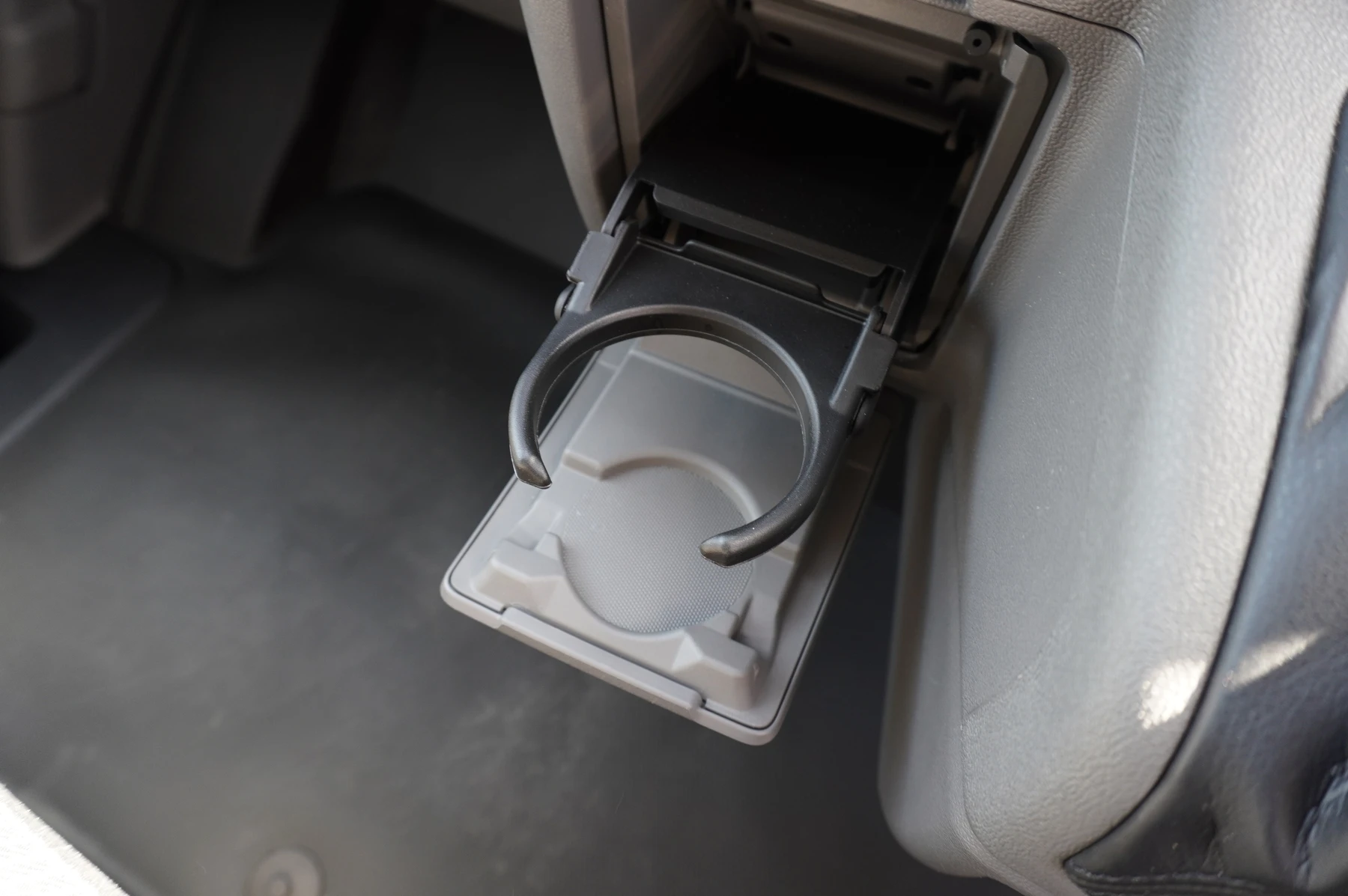 Volkswagen-Transporter-image-38