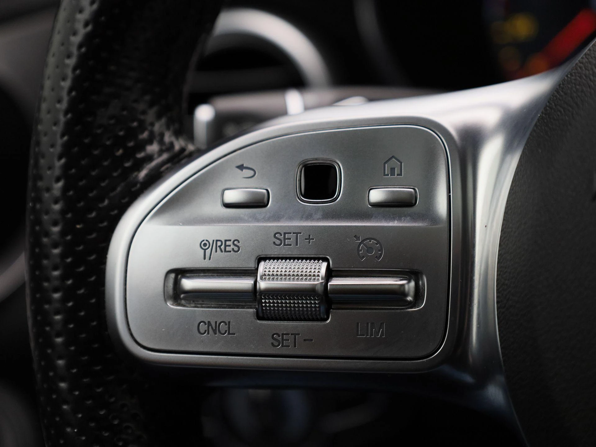 Mercedes-Benz-C-Klasse-image-19