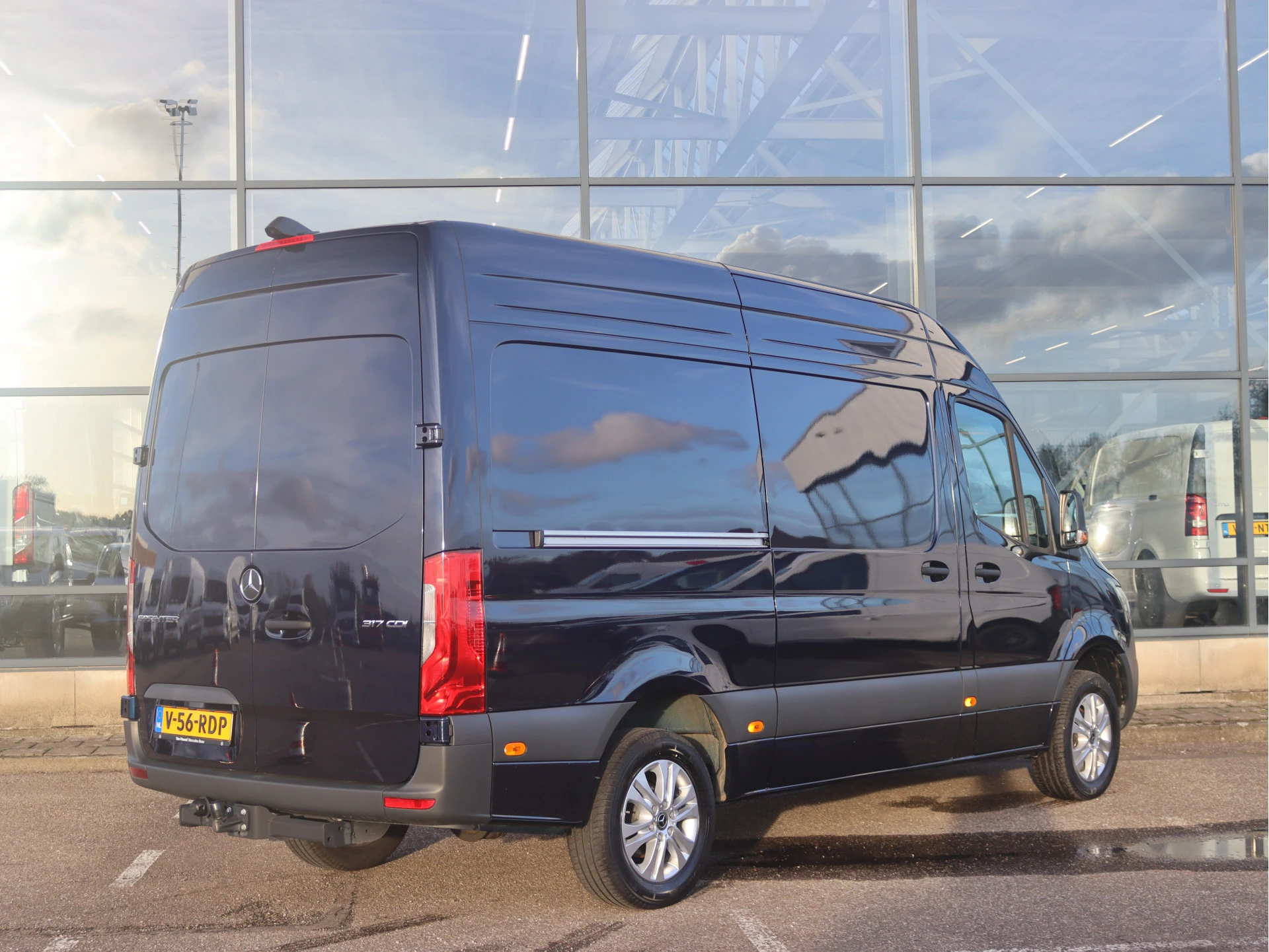 Mercedes-Benz-Sprinter-image-1