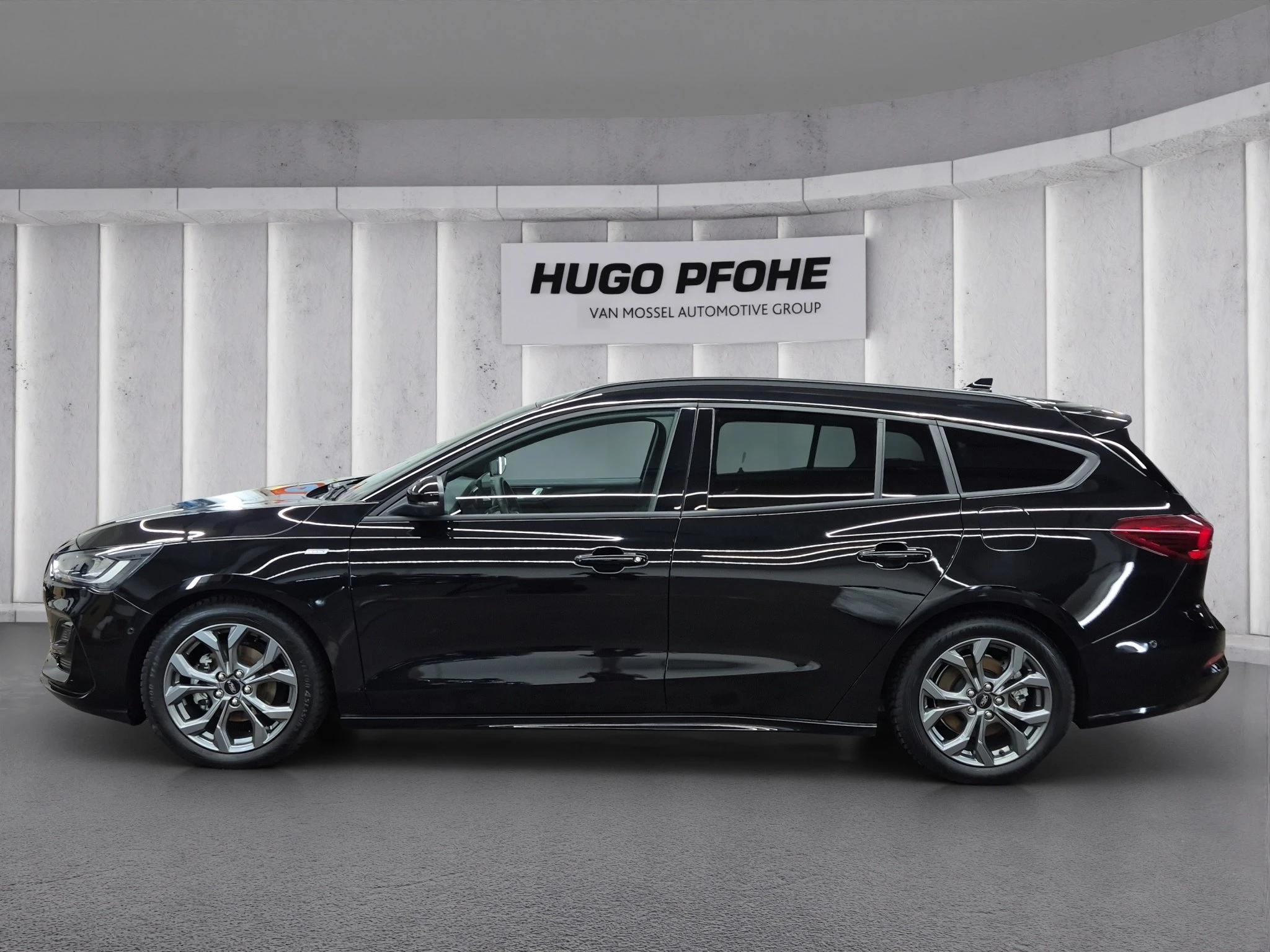 Ford Focus ST-Line X Turnier Aut.*AHK*ACC*HUD*KAM*NAVI*WINTER-PKT.