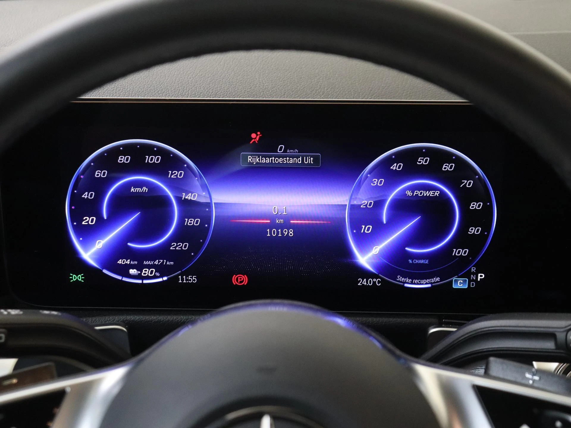 Mercedes-Benz-EQB-image-11