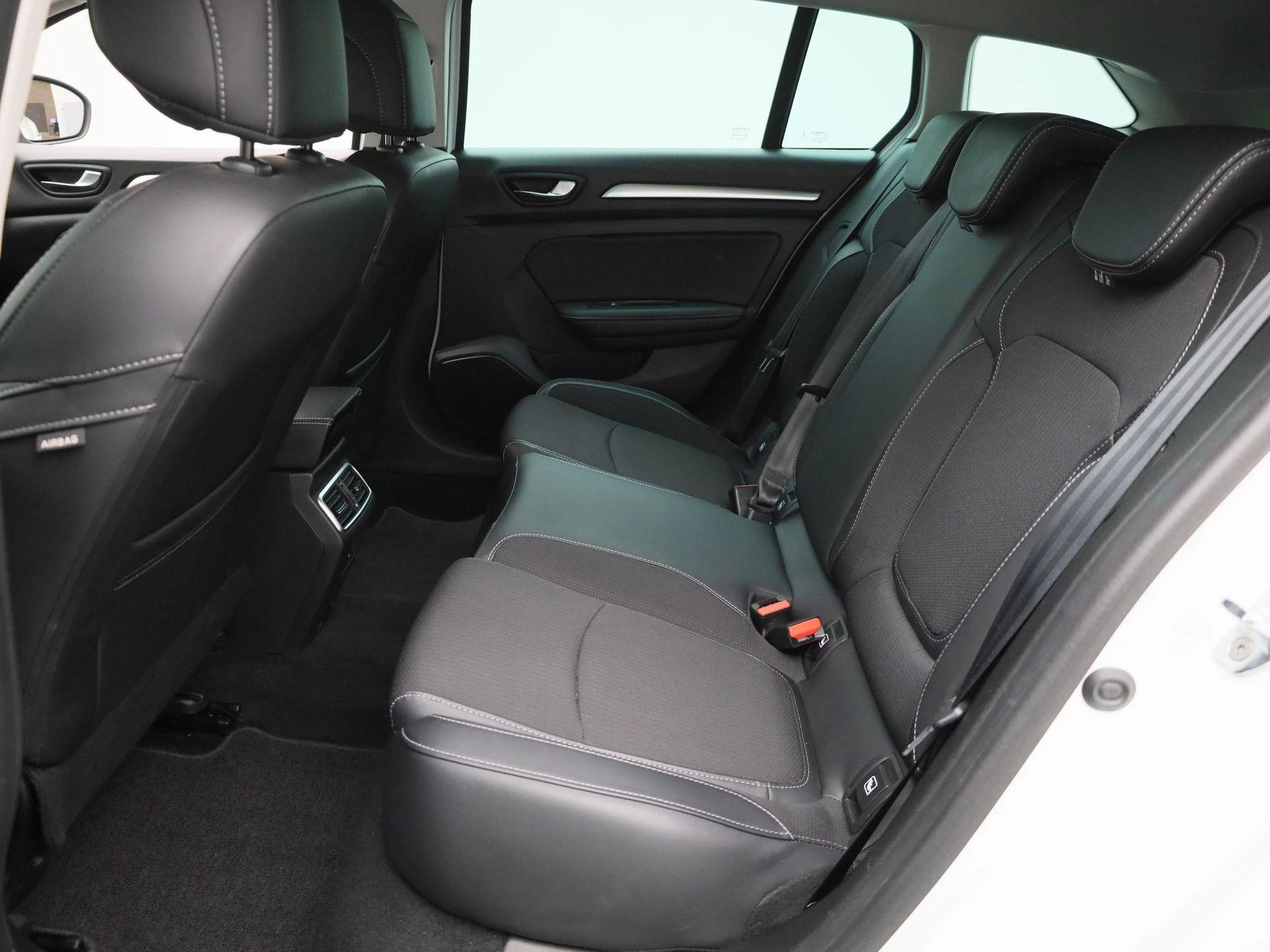Renault-Mégane Estate-image-11