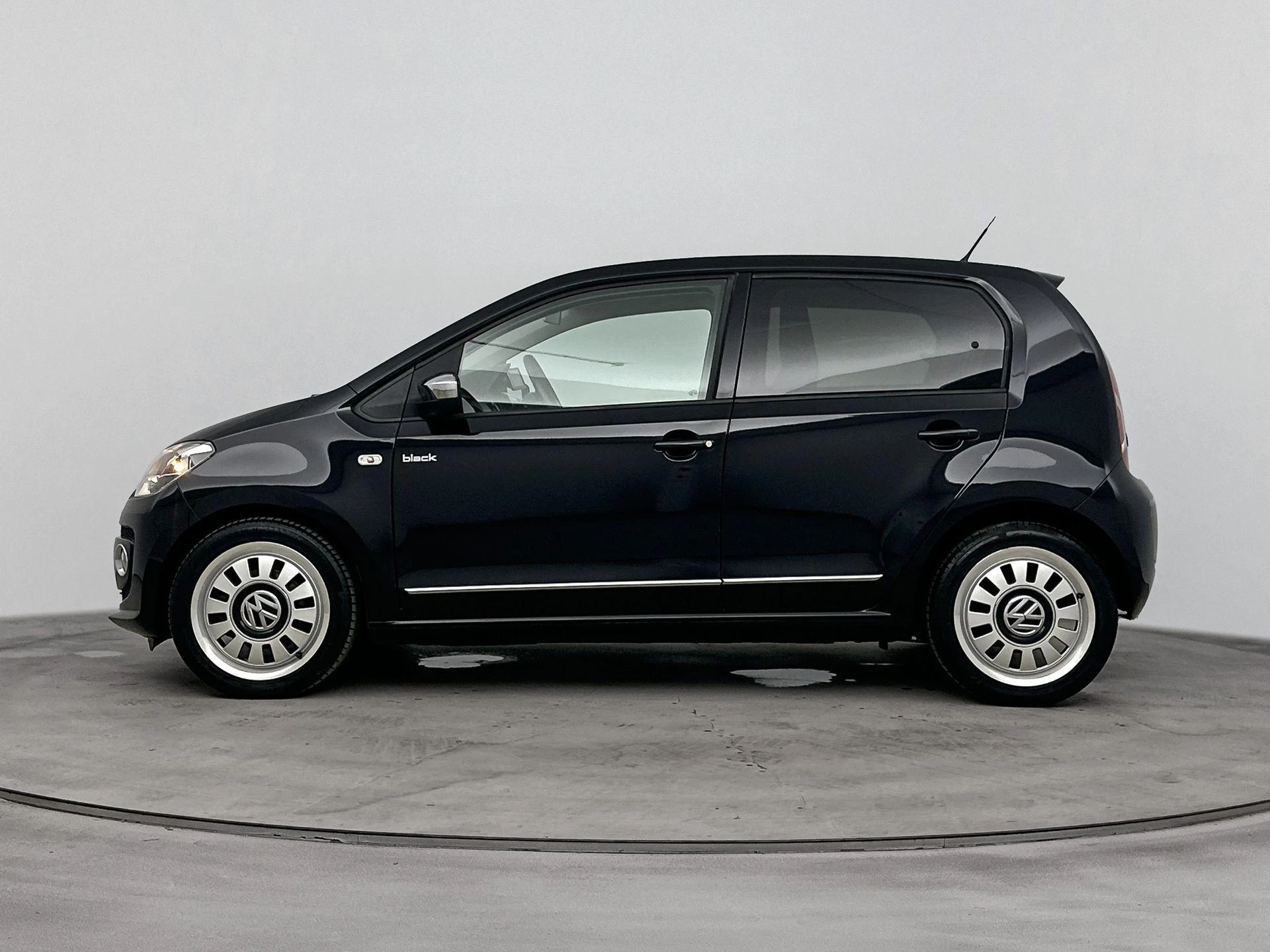 Volkswagen-up!-image-1