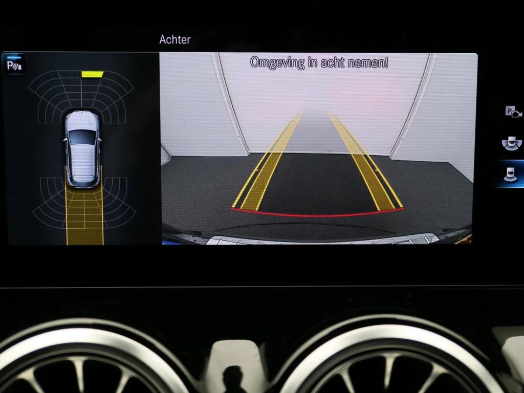 Mercedes-Benz-GLA-image-8