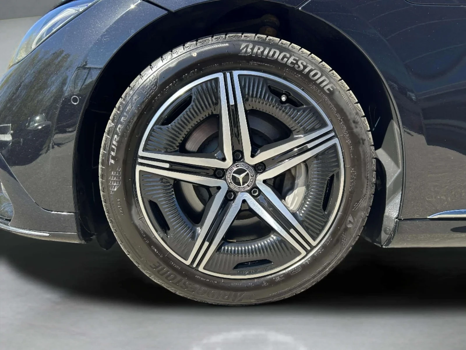 Mercedes-Benz-EQE-image-8