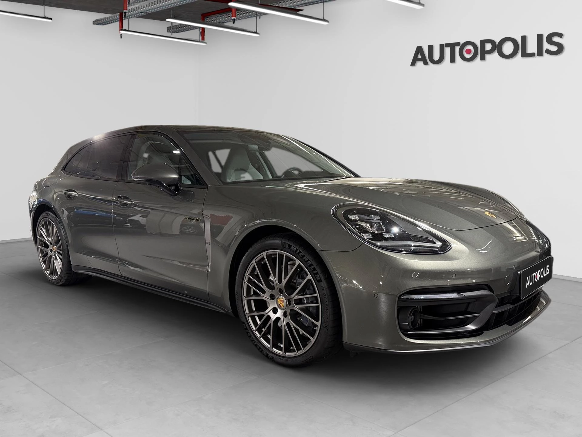 Porsche-Panamera-image-18