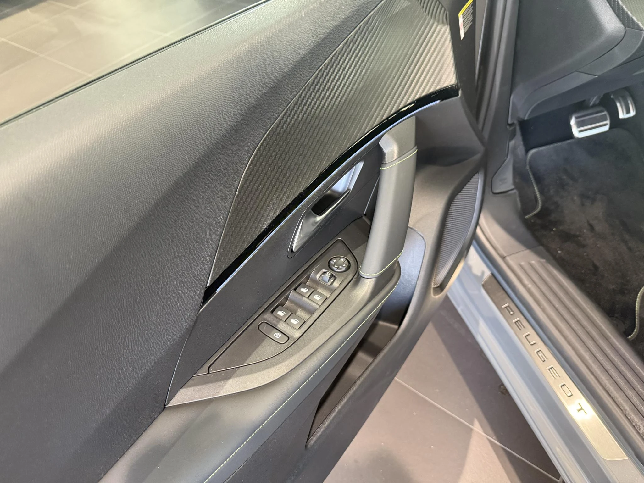 Peugeot 2008 1.2 Hybrid 145 GT