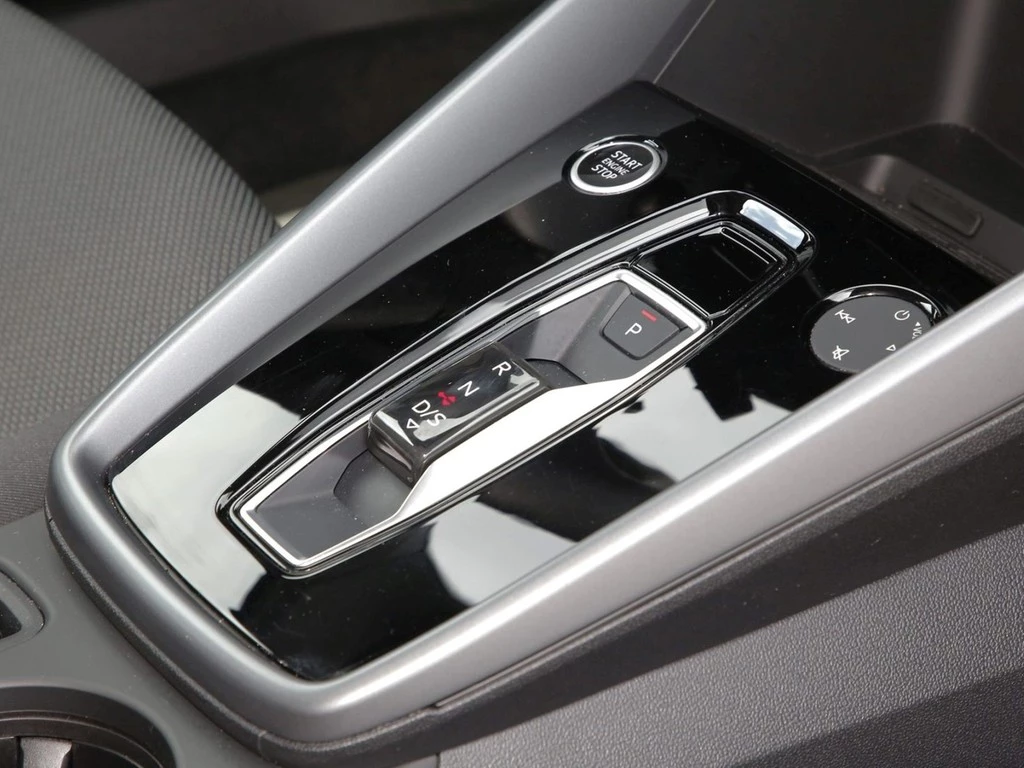 Audi A3 Sportback 35 TDI S line NAVI*VIRTUAL*R-CAM*LED*SHZ*KLIMAA