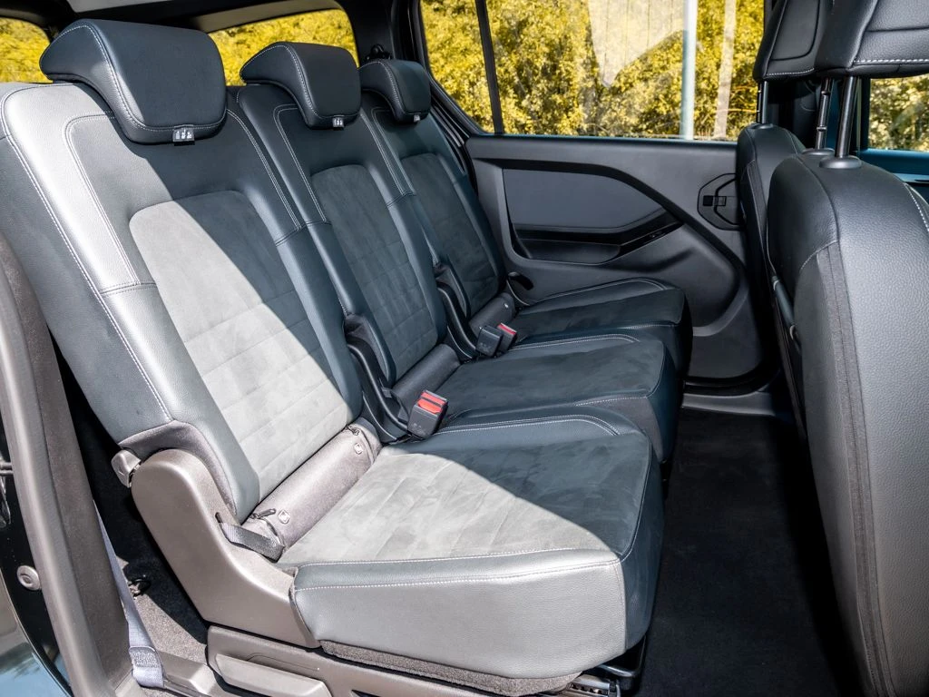 Mercedes-Benz-EQT 200-image-11