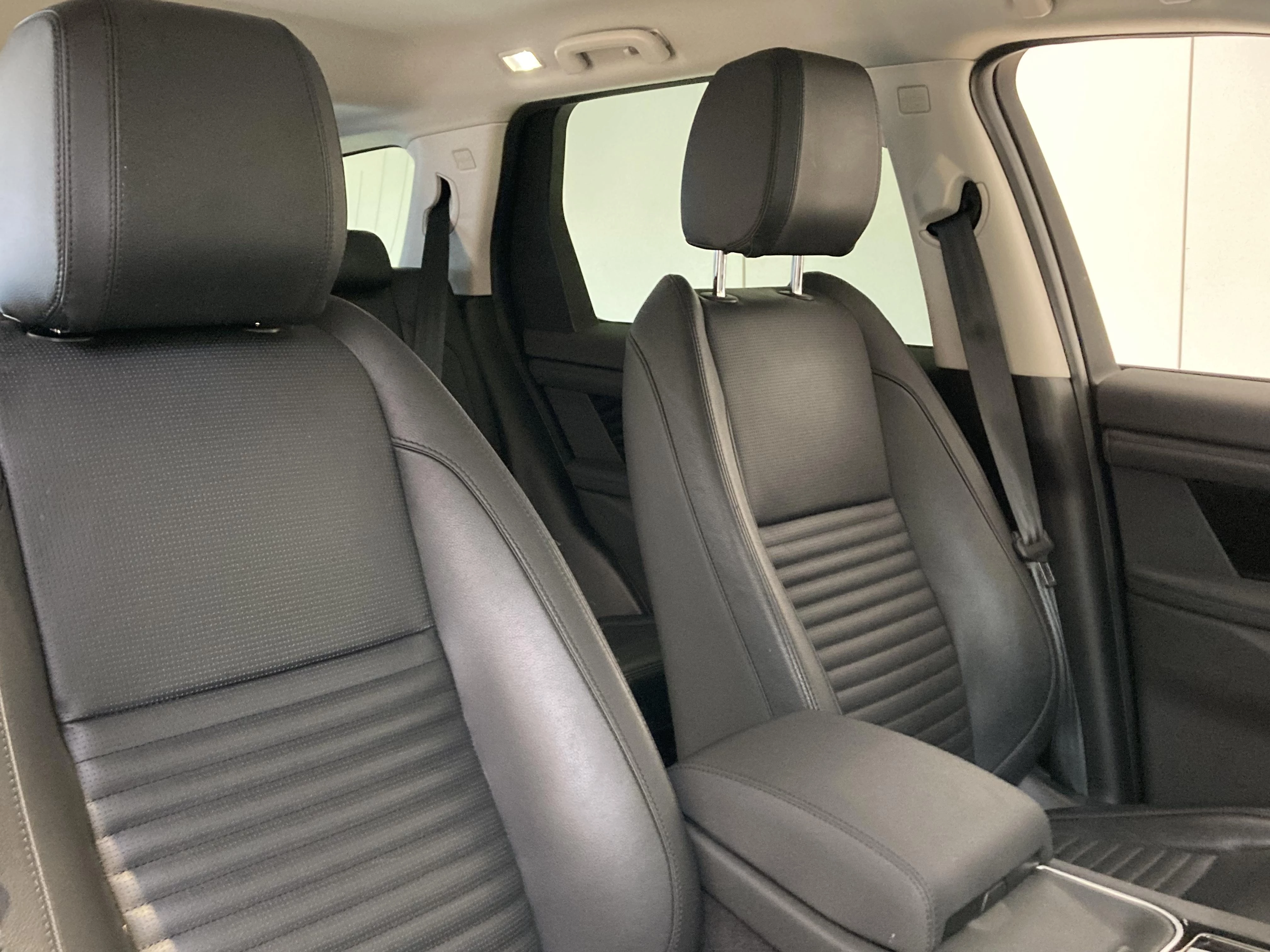 Land Rover-Discovery Sport-image-8