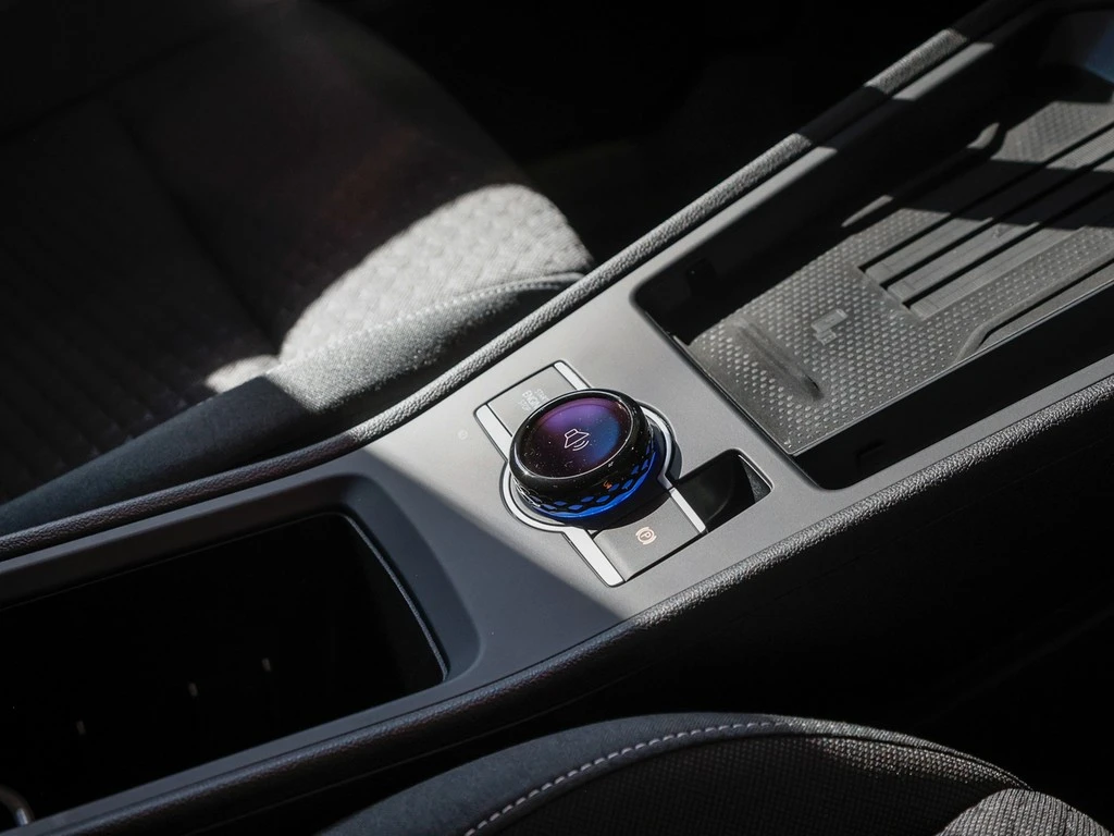 Volkswagen-T-Roc-image-8