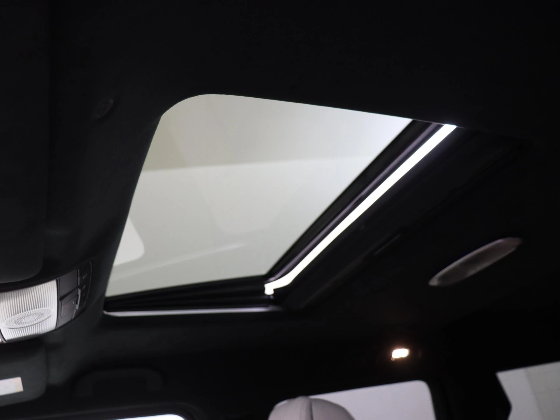 Mercedes-Benz-G-Klasse-image-31