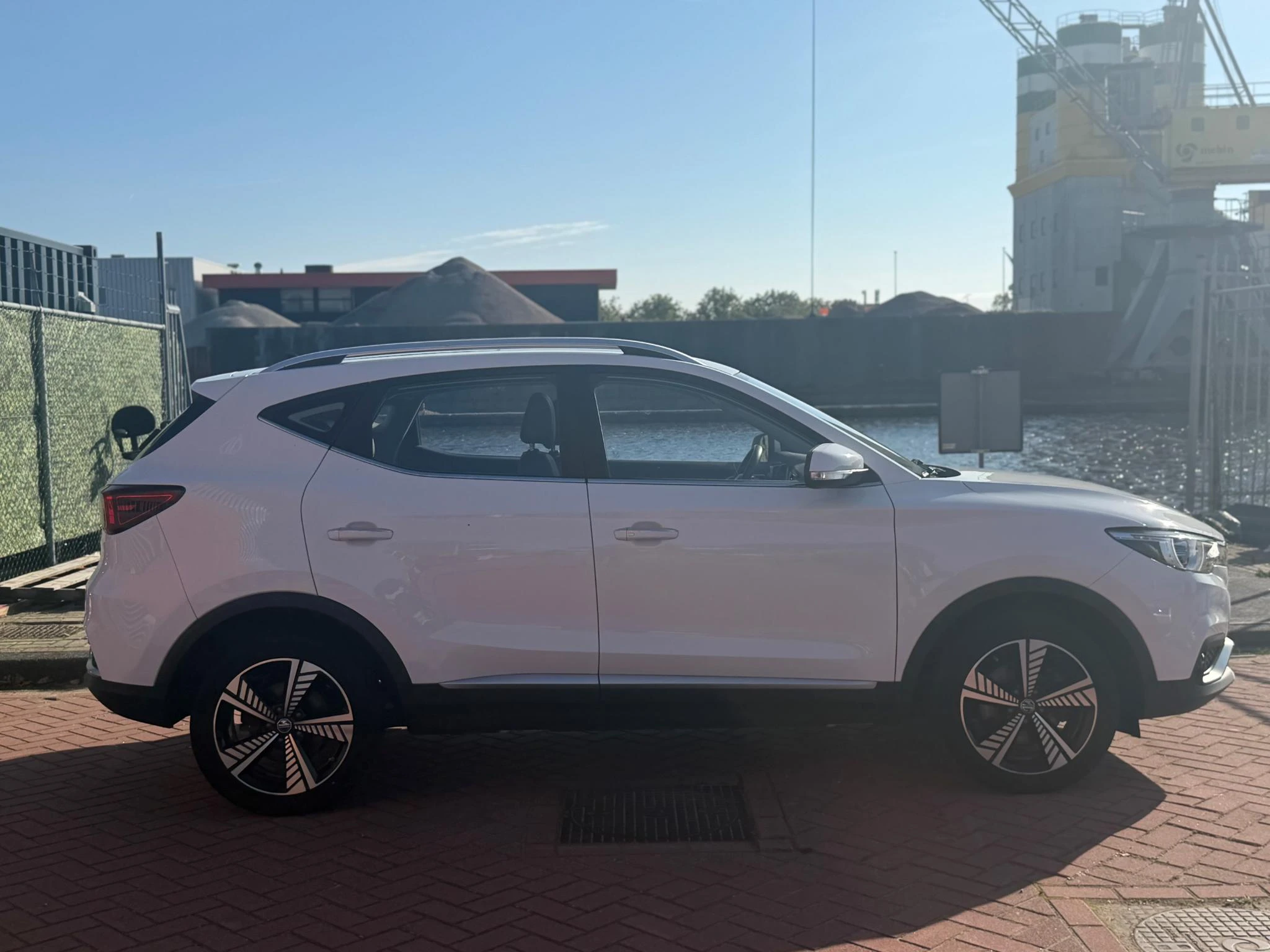 MG-ZS EV-image-3
