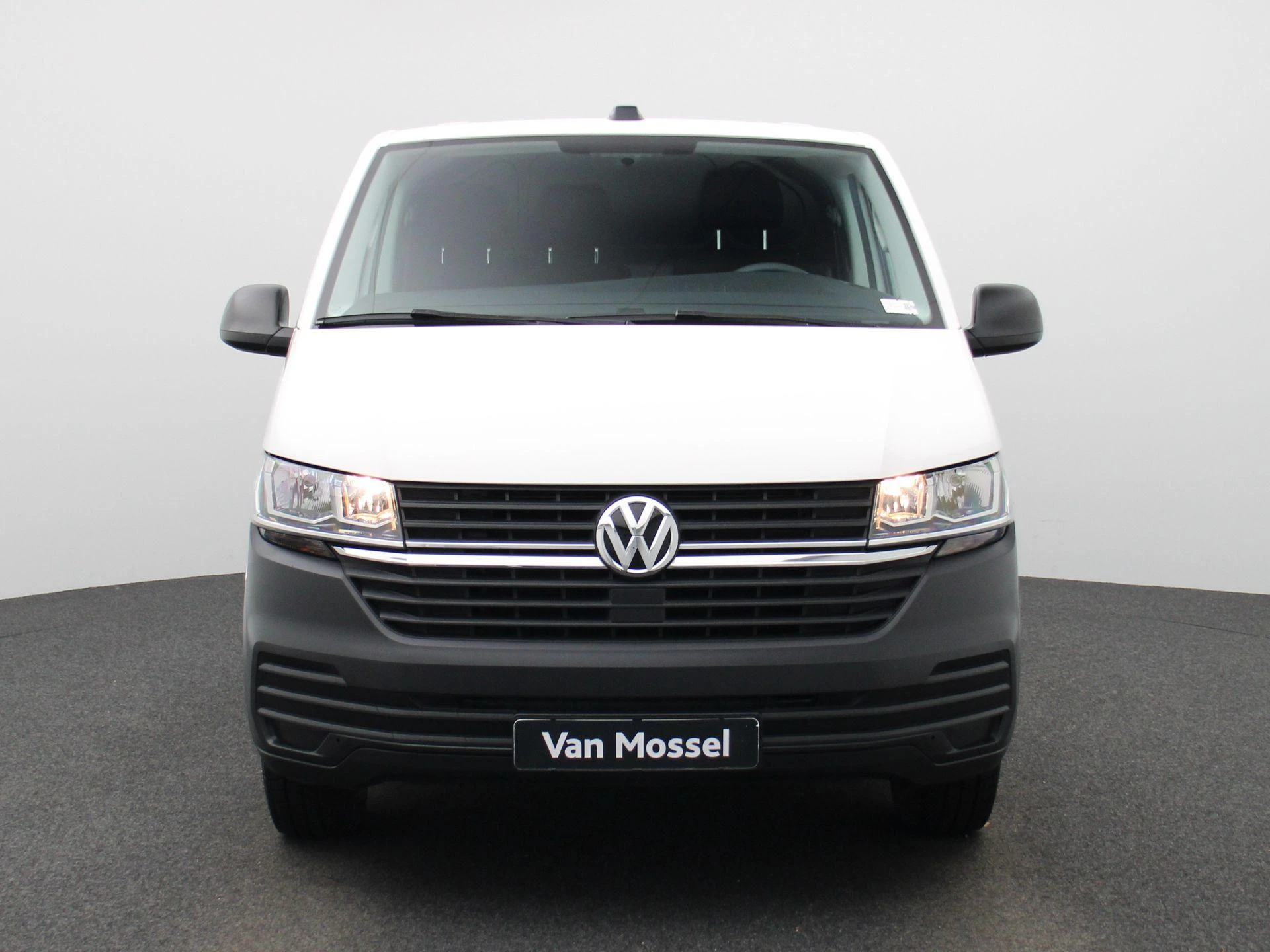 Volkswagen-Transporter-image-2