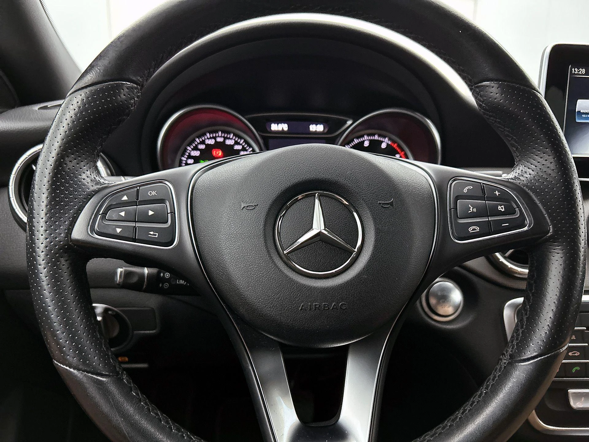Mercedes-Benz-CLA-image-34