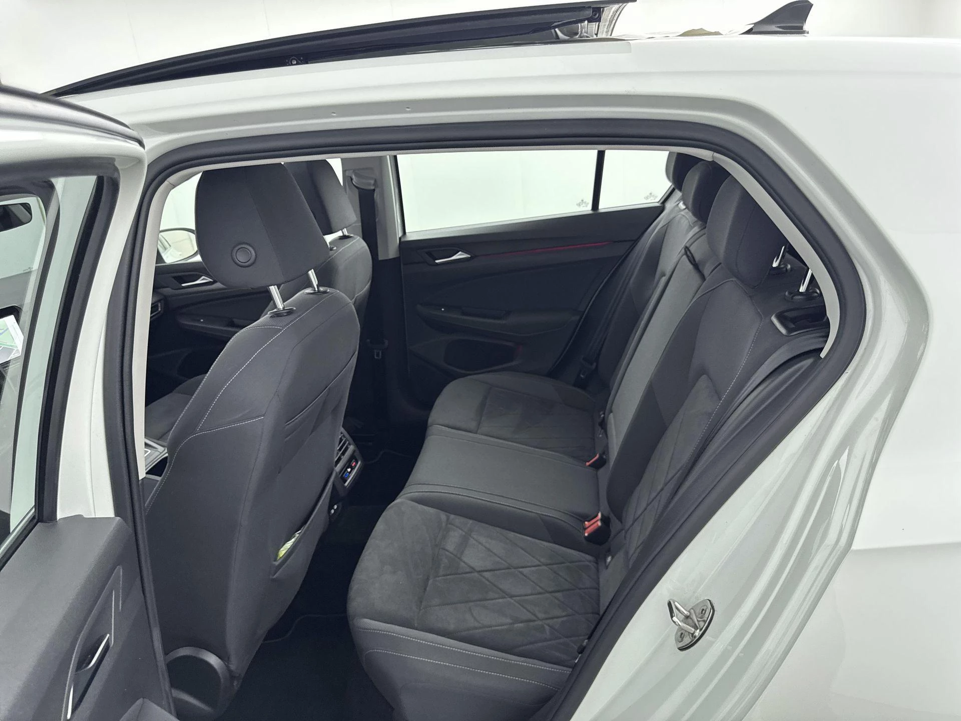 Volkswagen-Golf-image-25