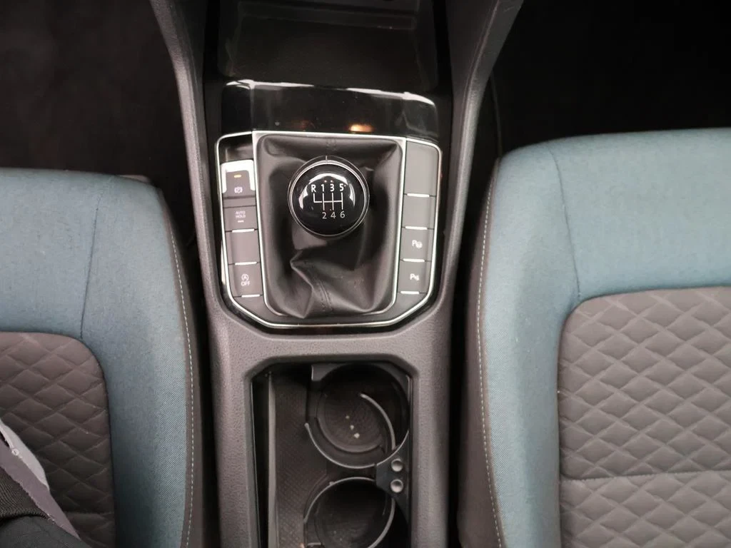 Volkswagen-Golf Sportsvan-image-16
