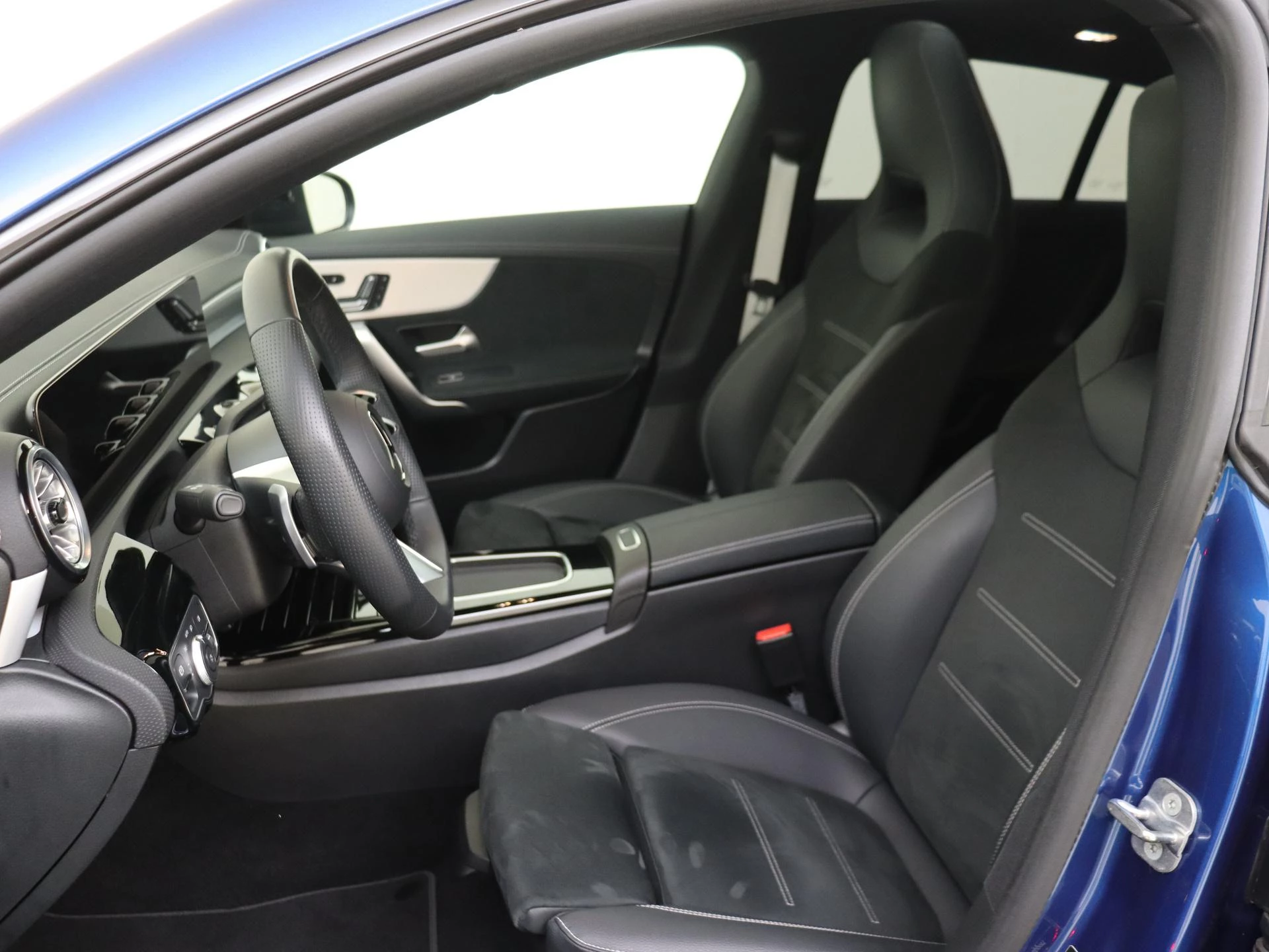 Mercedes-Benz-CLA-image-13