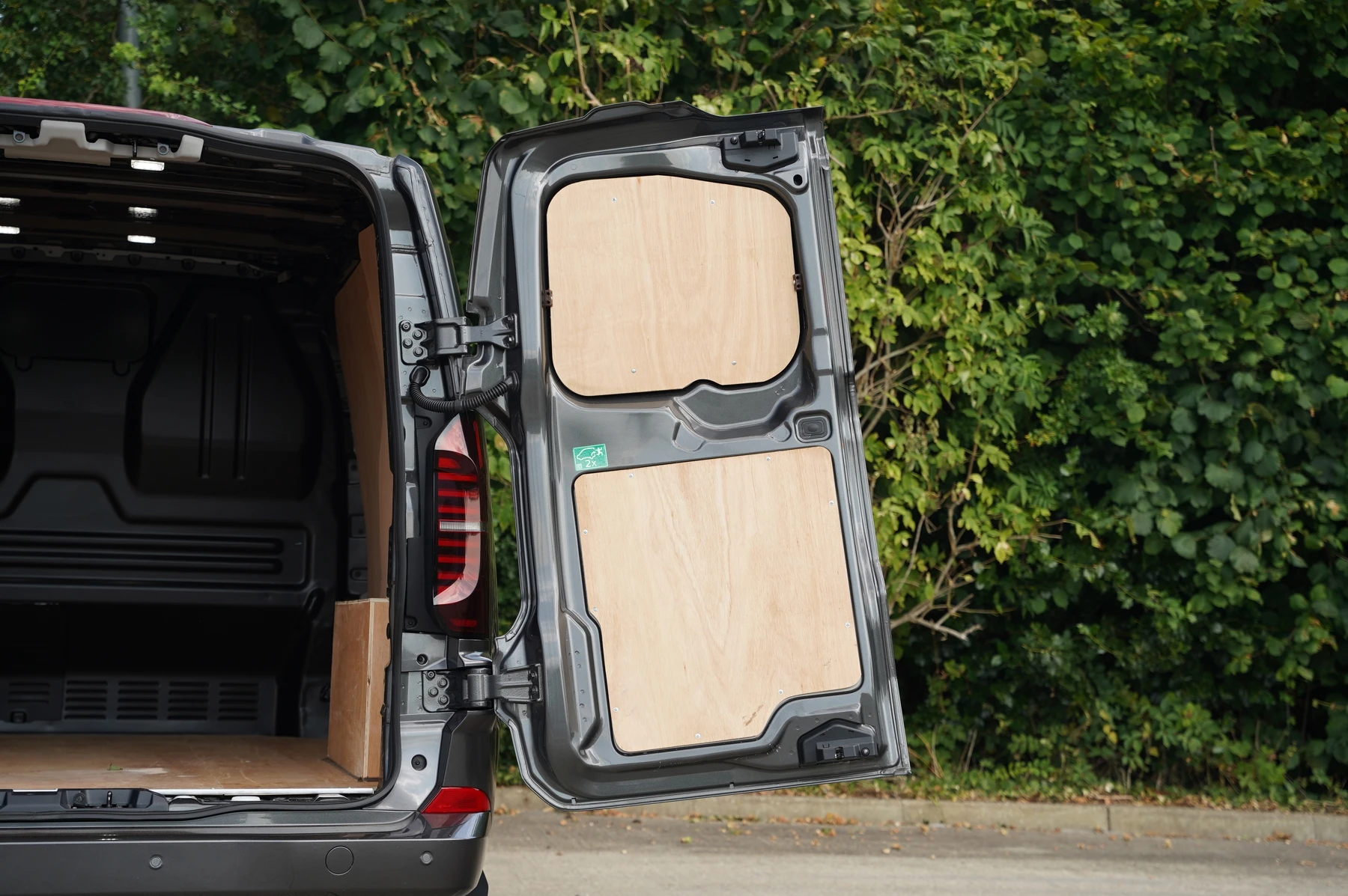 Volkswagen-Transporter-image-27