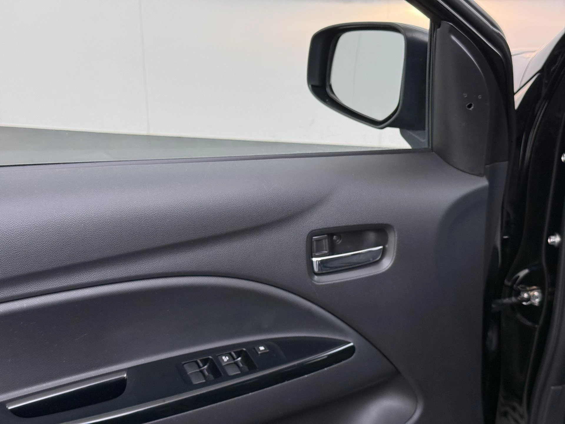 Mitsubishi-Space Star-image-11