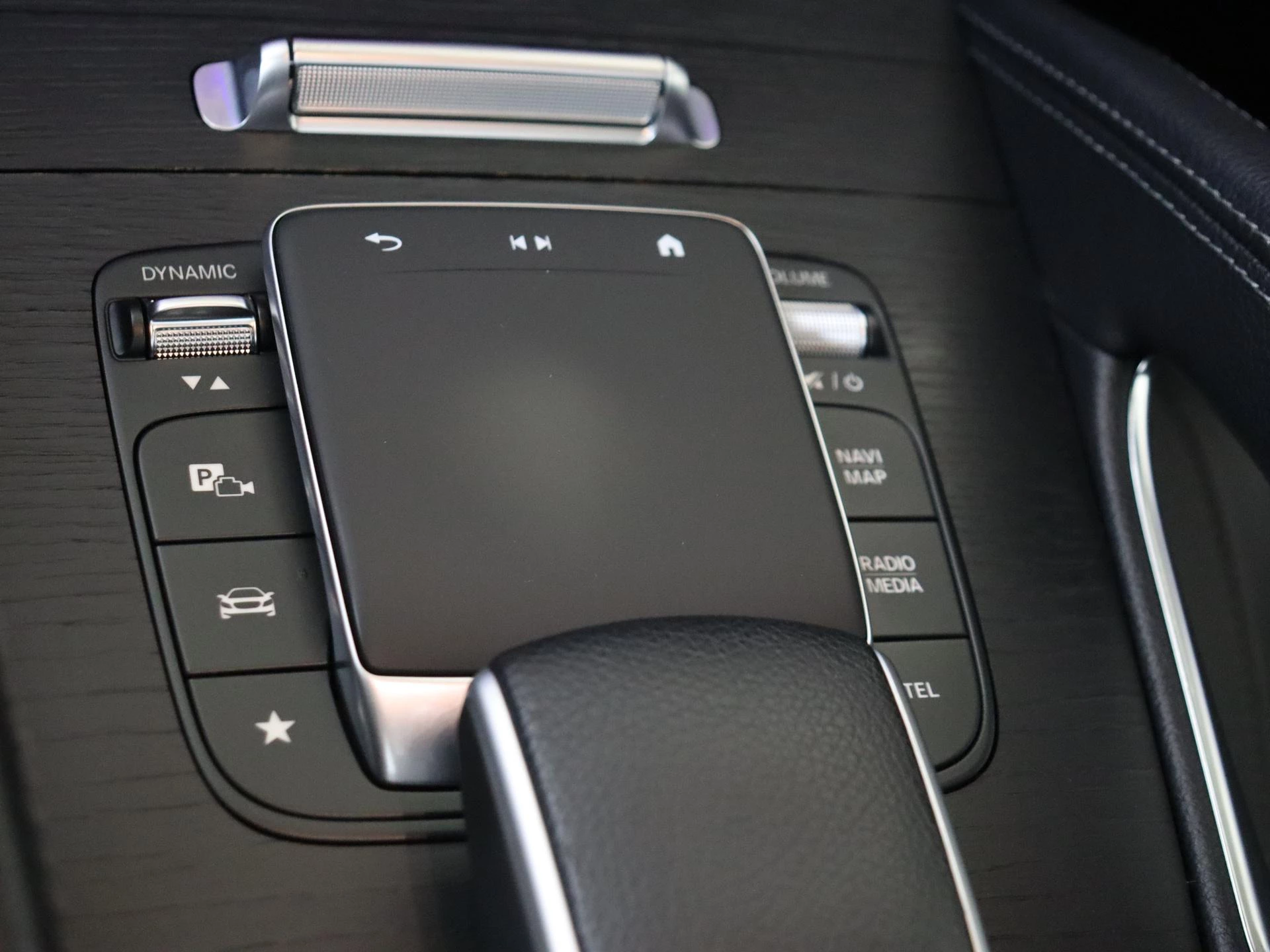 Mercedes-Benz-GLE-image-22