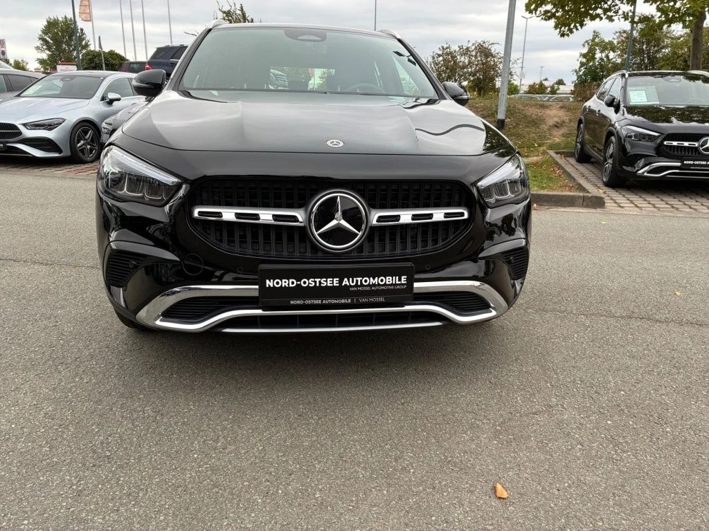Mercedes-Benz-GLA 200-image-18