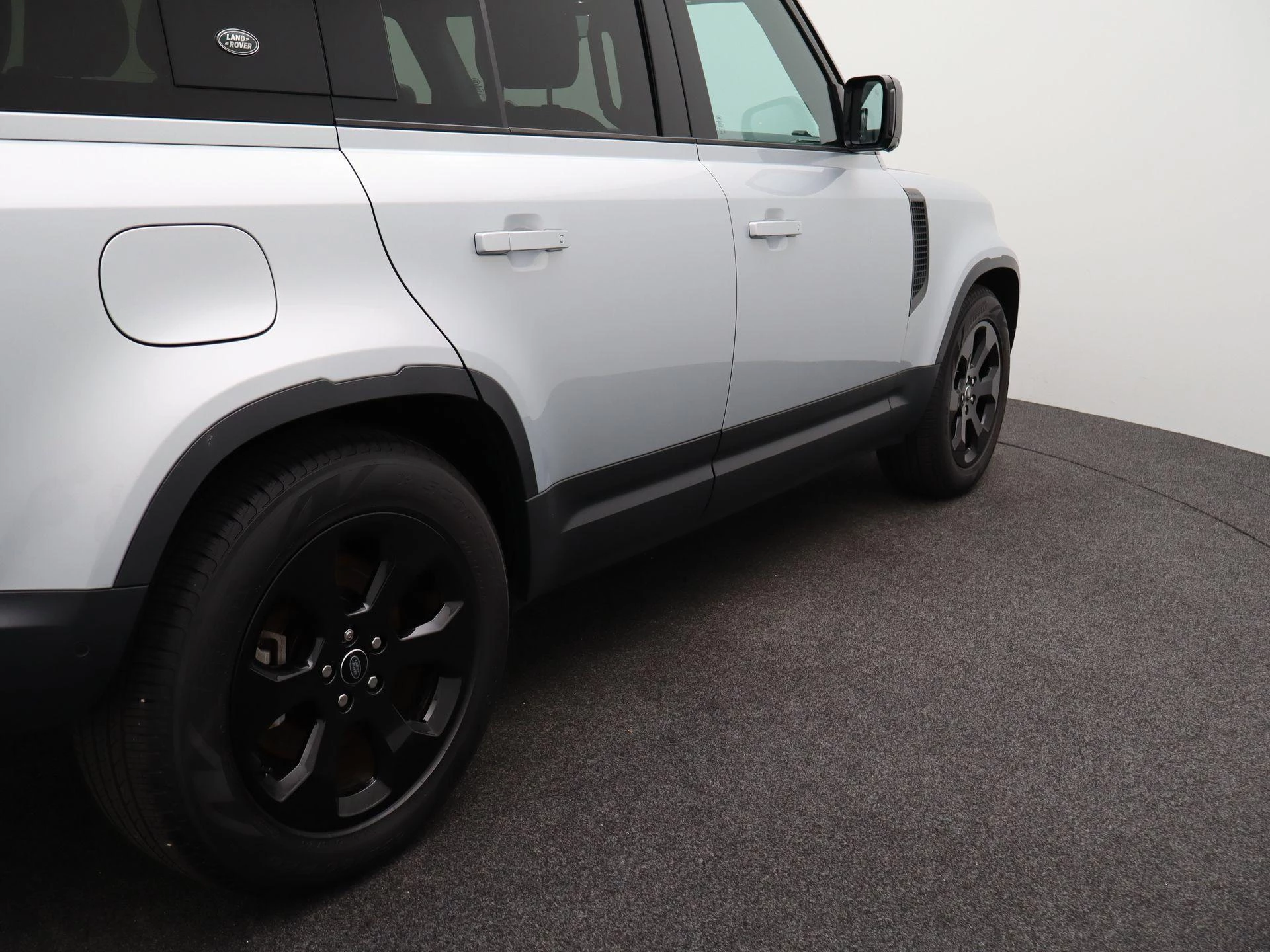 Land Rover-Defender-image-48