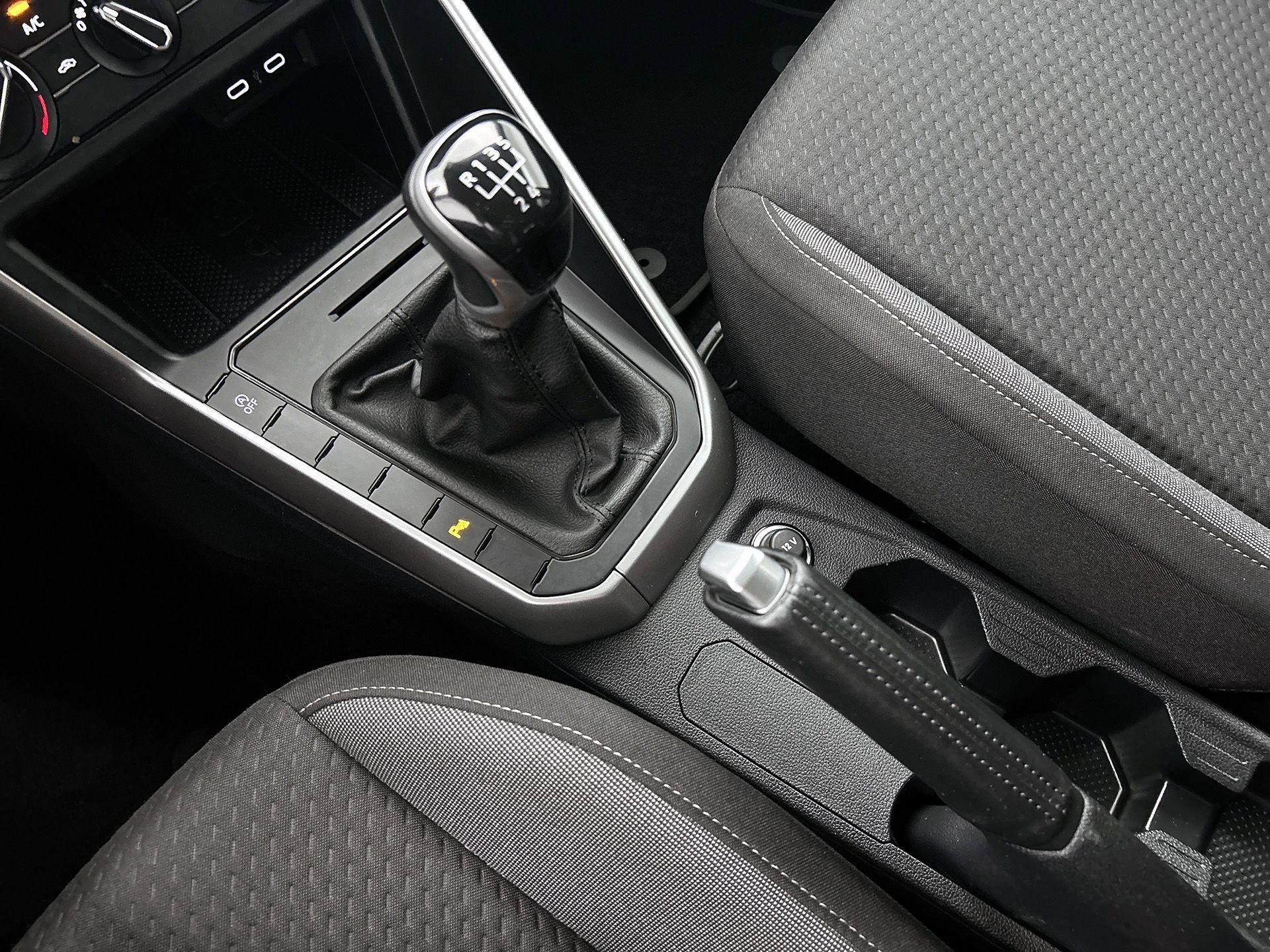 Volkswagen-Polo-image-24