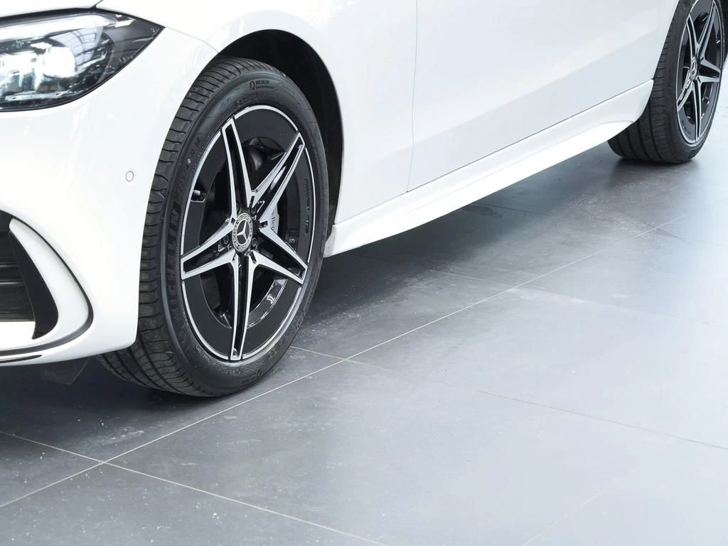 Mercedes-Benz-C-Klasse 300-image-6
