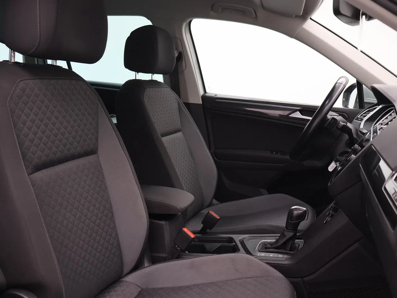 Volkswagen-Tiguan-image-4