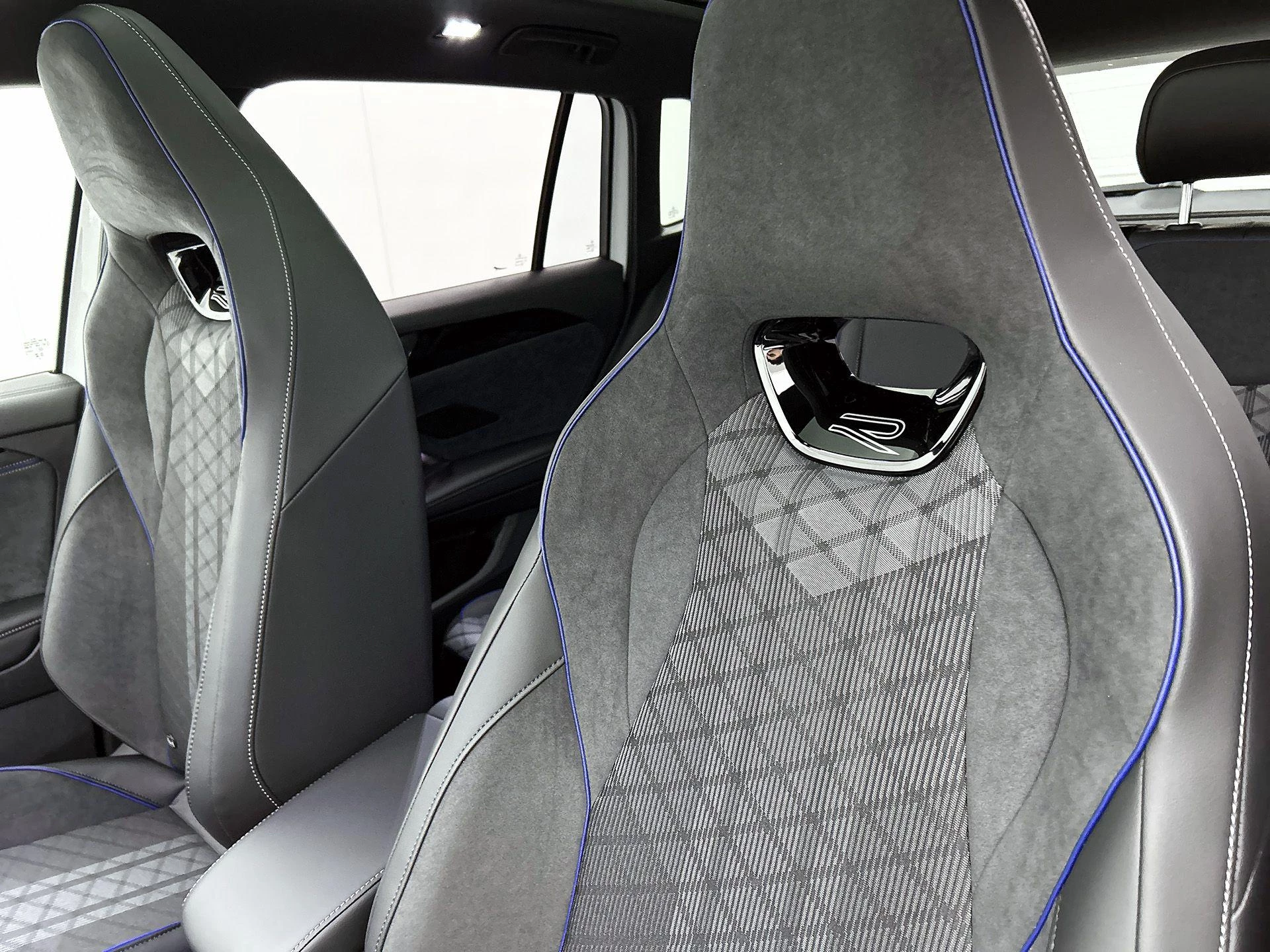 Volkswagen-Tiguan-image-12