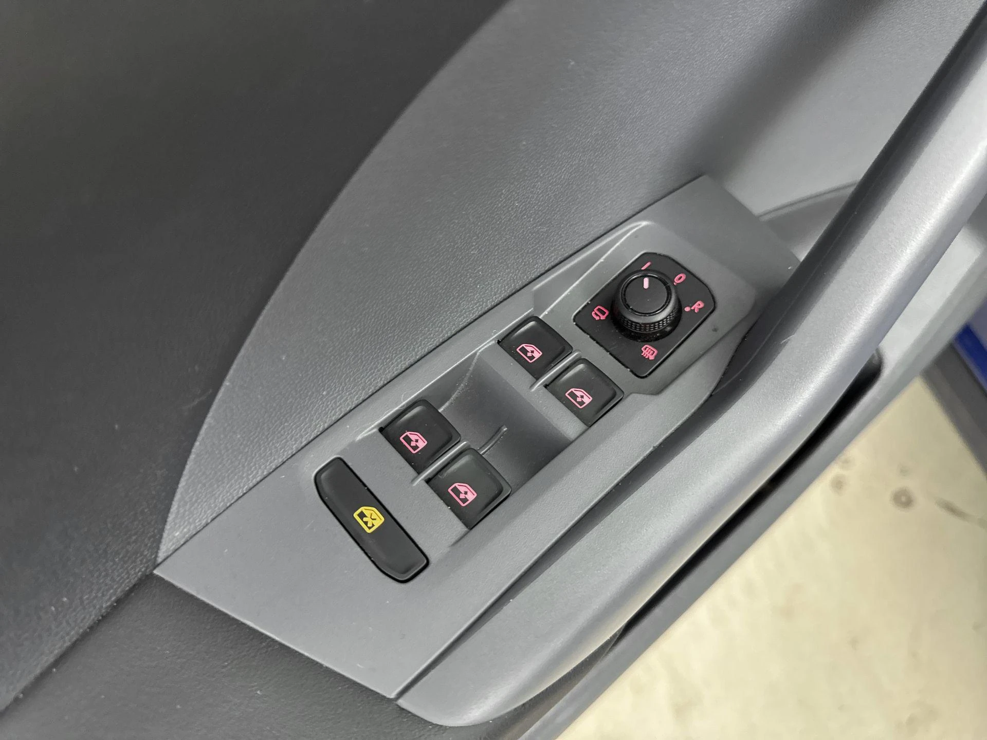 Volkswagen-T-Cross-image-14