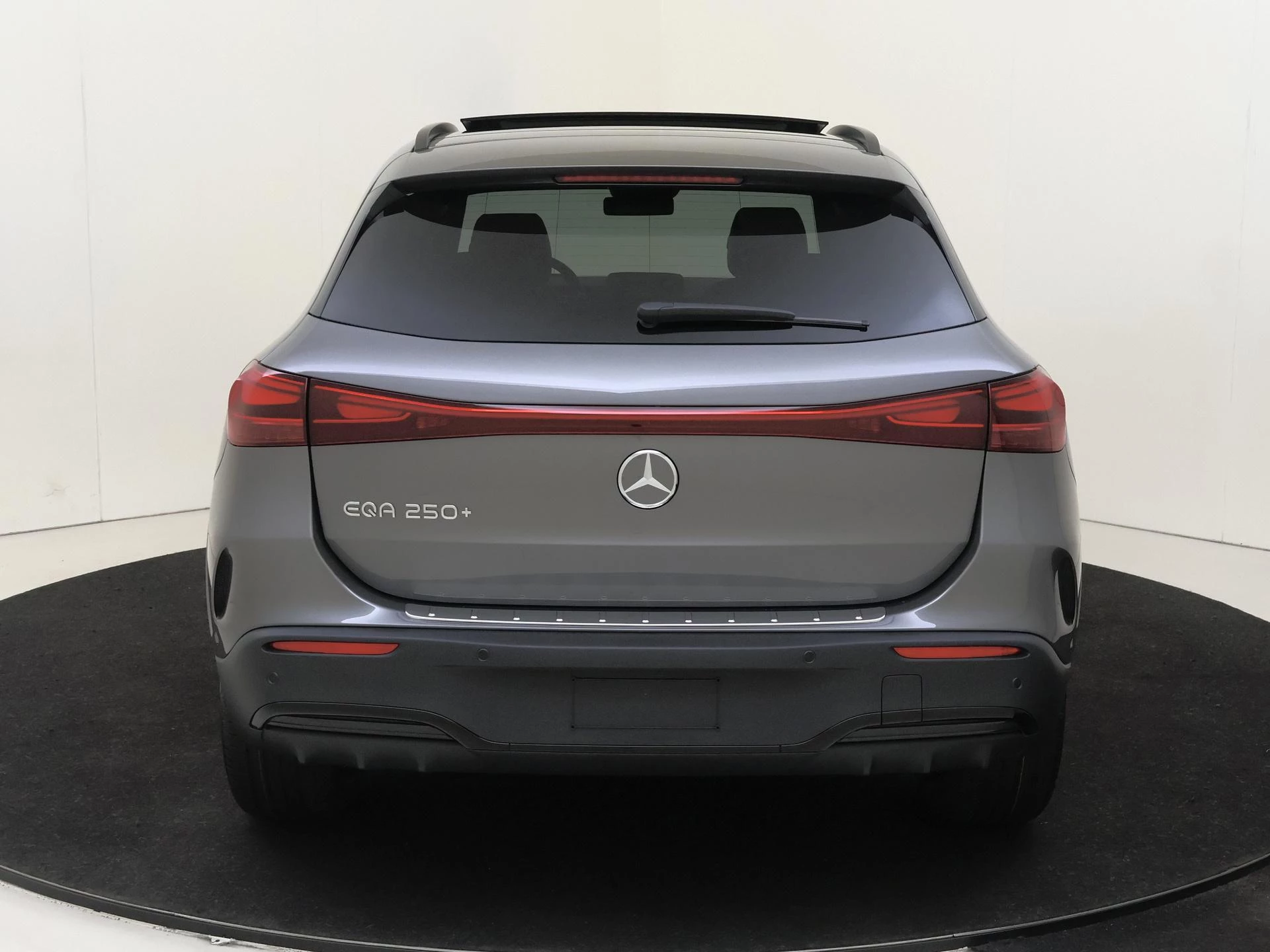 Mercedes-Benz-EQA-image-6