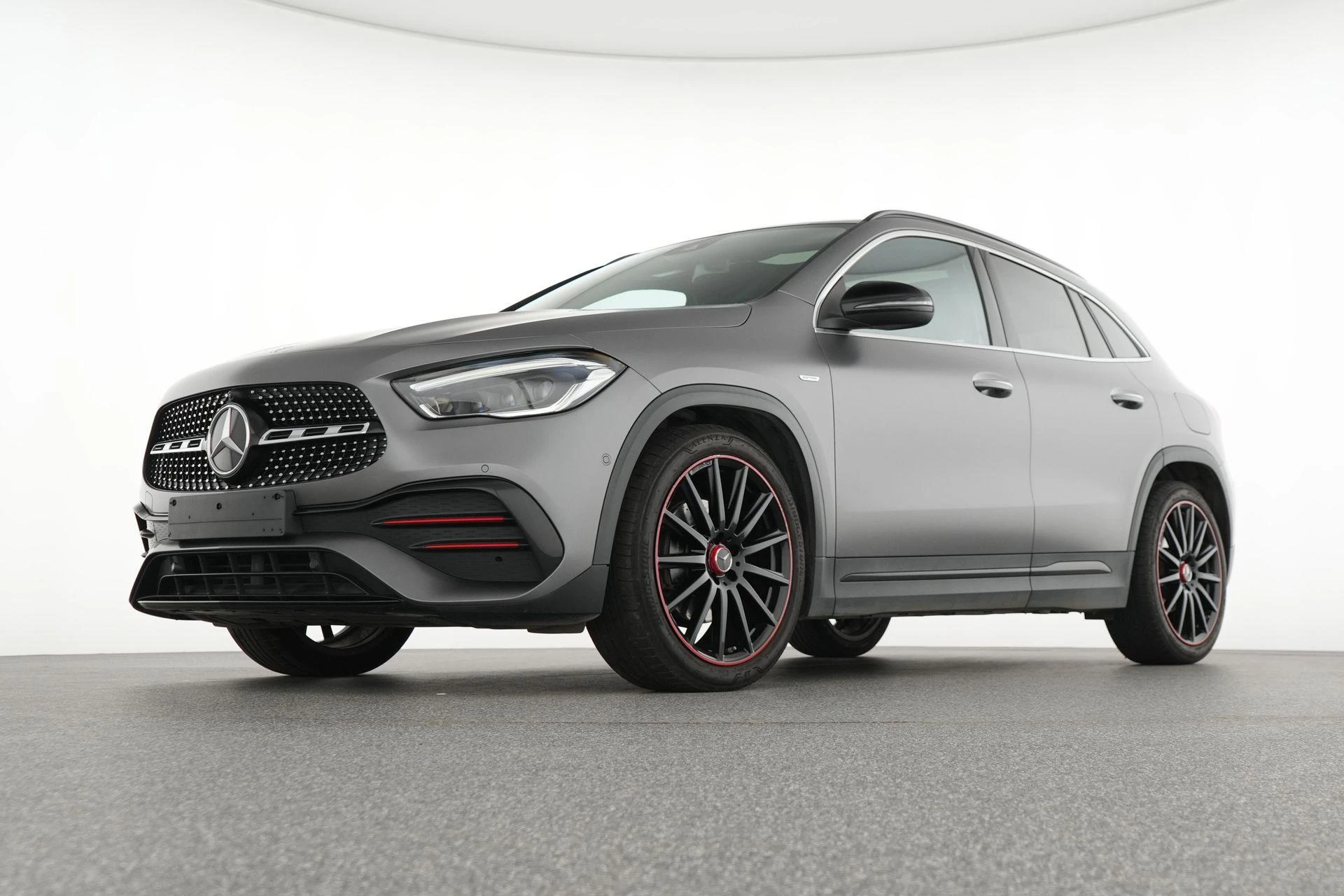 Mercedes-Benz GLA 180 d AMG Line + SPECIAL EDITION + LEDER + PANO + MULTIBEAM +