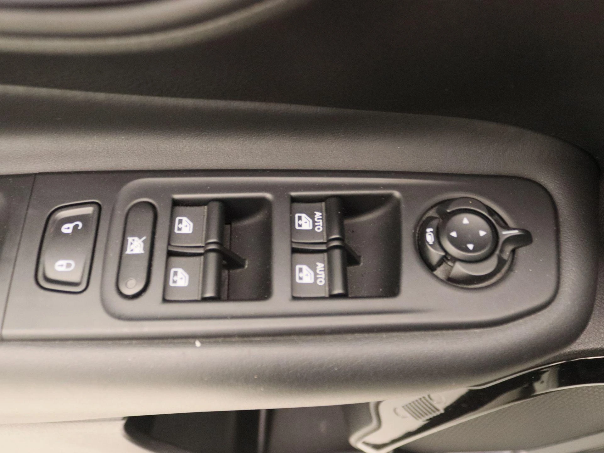 Jeep-Renegade-image-17